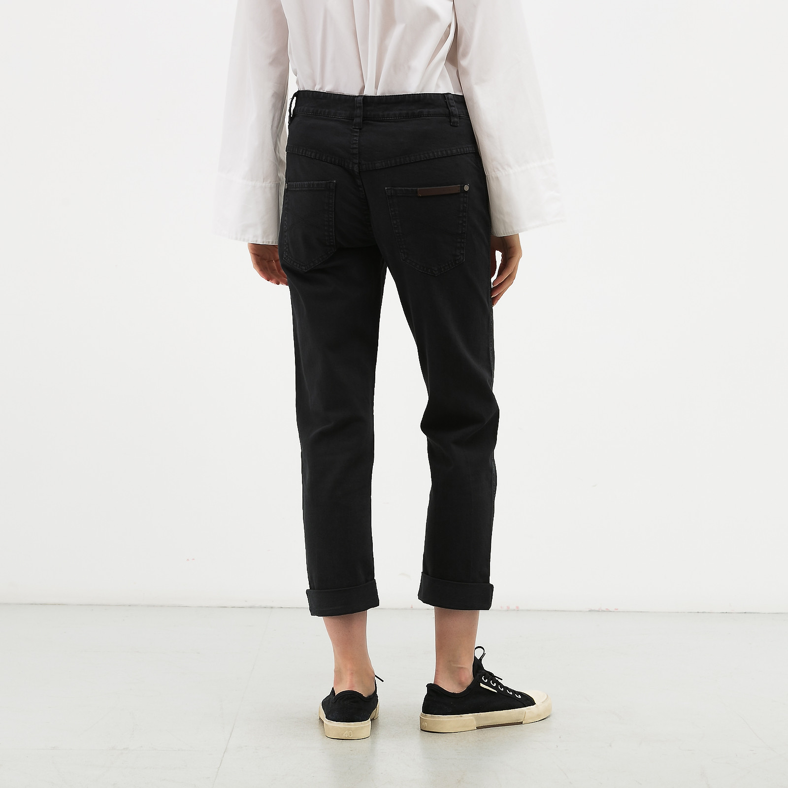 Джинсы черного цвета Brunello Cucinelli - фото из каталога магазина брендовой одежды Second Friend Store Джинсы Brunello Cucinelli - купить оригинал в секонд-хенде SFS - 2