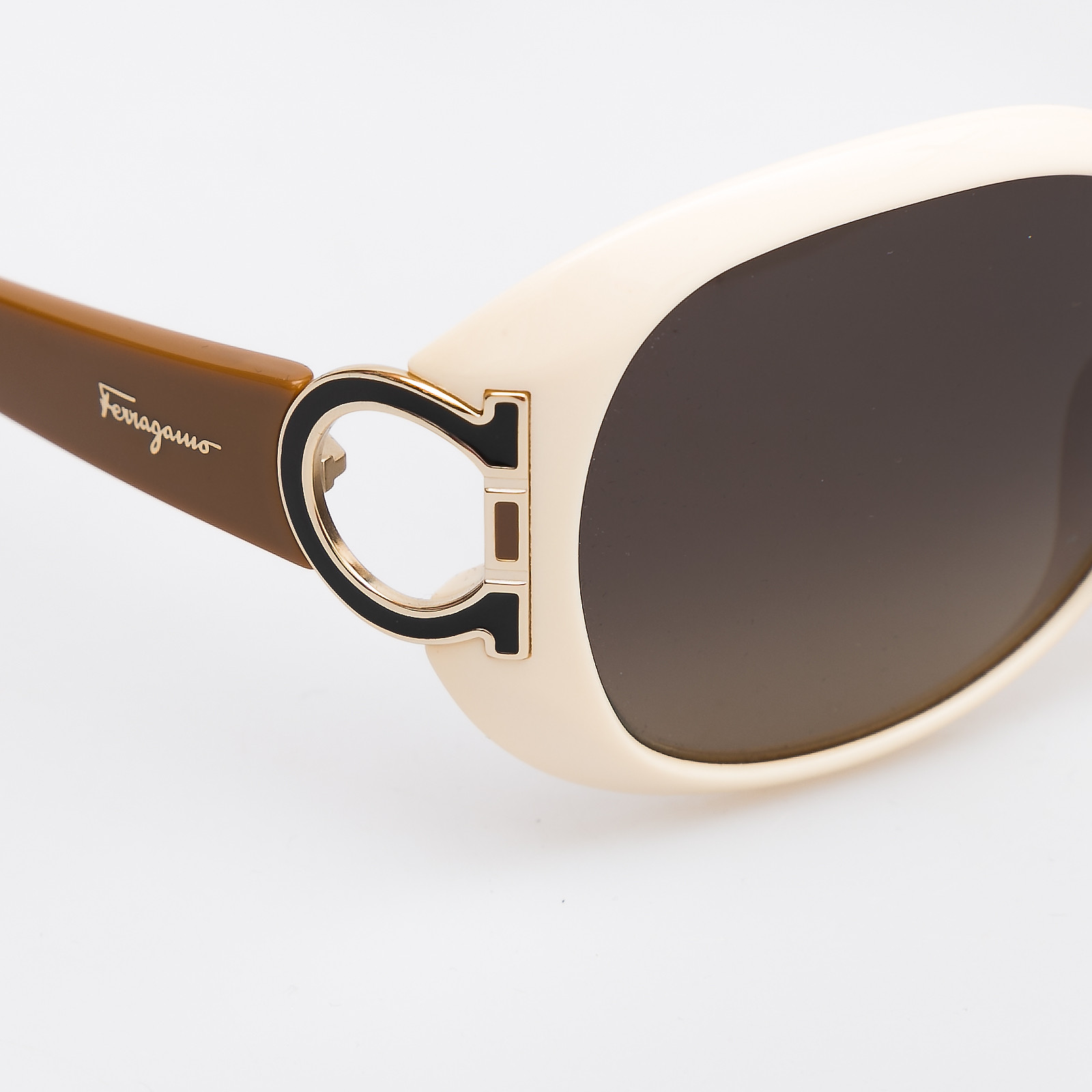Солнцезащитные очки Salvatore Ferragamo - купить оригинал в секонд-хенде SFS - 4