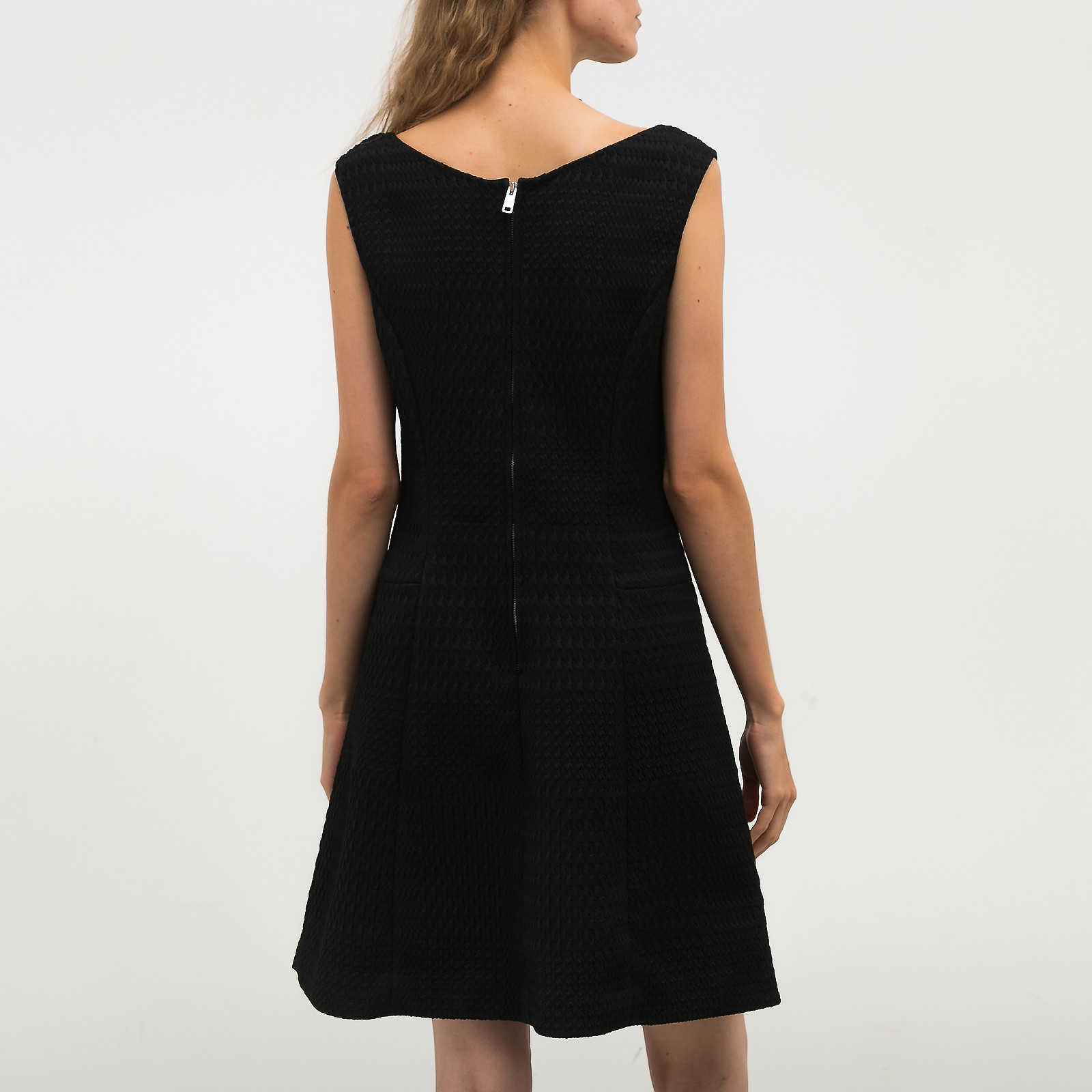 Платье черного цвета Prada - фото из каталога магазина брендовой одежды Second Friend Store Платье Prada - купить оригинал в секонд-хенде SFS - 3