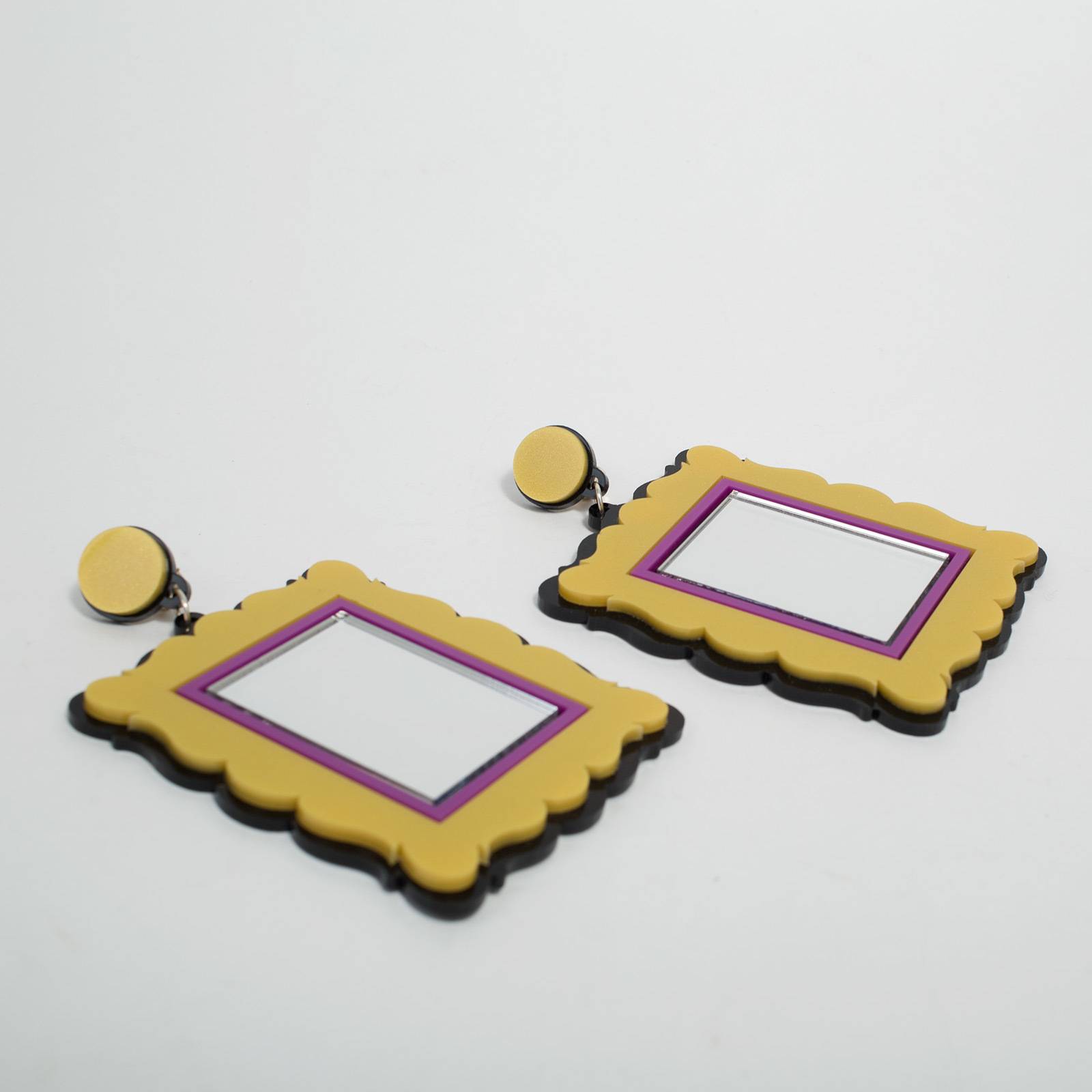 Клипсы Без названия - фото из каталога магазина брендовой одежды Second Friend Store Клипсы - купить оригинал в секонд-хенде SFS - 2