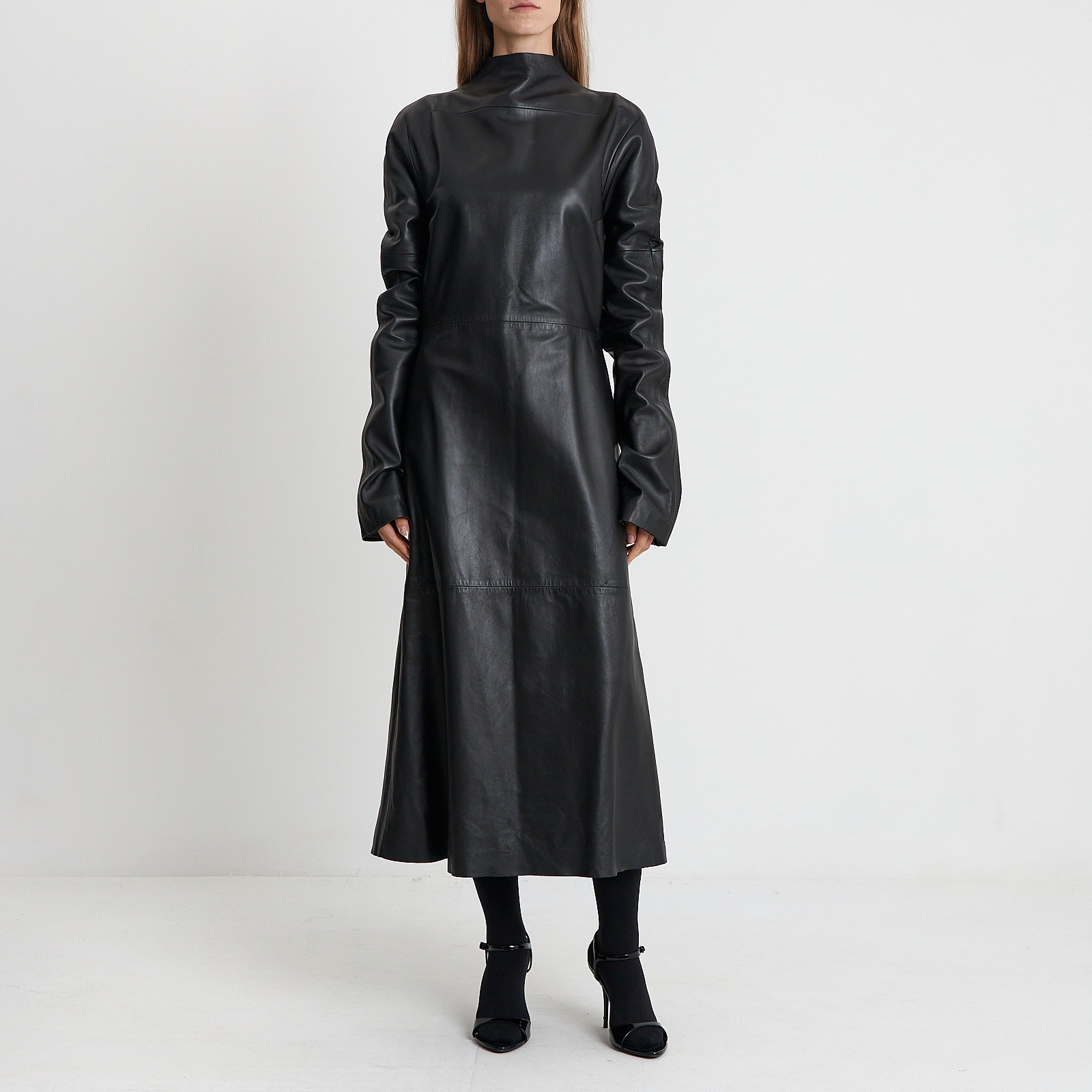 Платье черного цвета Vetements - фото из каталога магазина брендовой одежды Second Friend Store Платье Vetements - купить оригинал в секонд-хенде SFS - 1