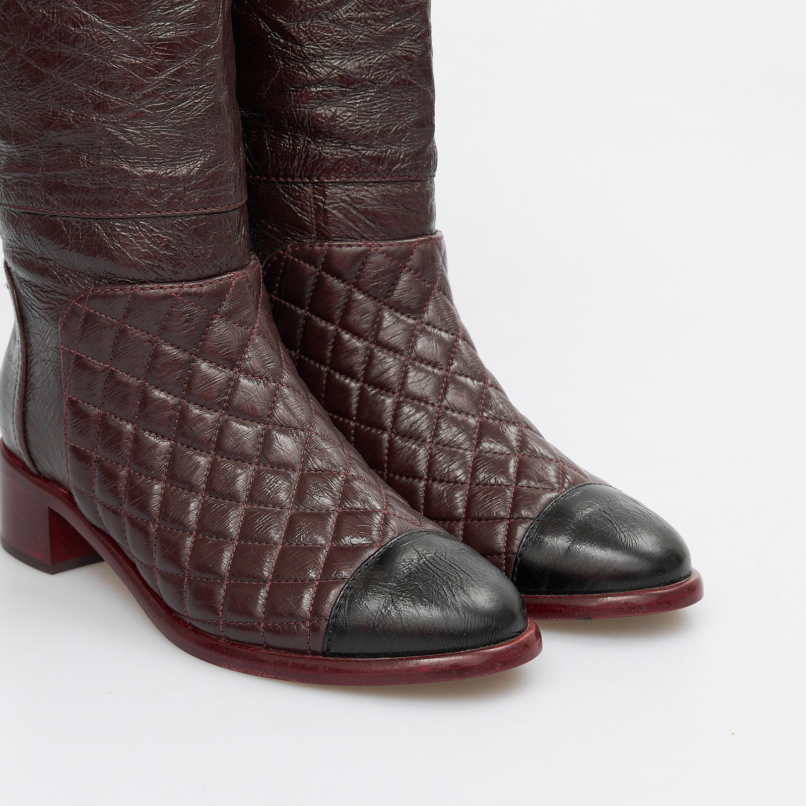 Сапоги  бордового цвета Chanel - фото из каталога магазина брендовой одежды Second Friend Store Сапоги Chanel - купить оригинал в секонд-хенде SFS - 4