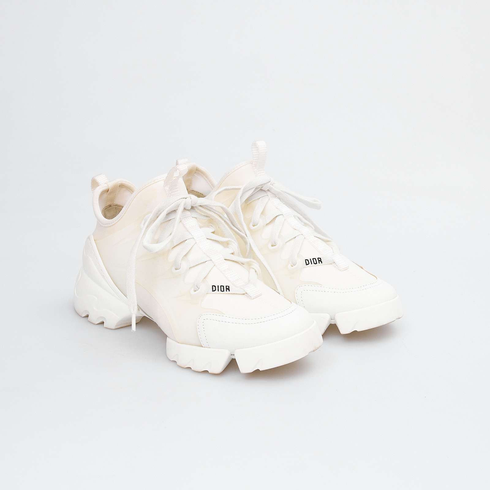 Кроссовки белого цвета Christian Dior - фото из каталога магазина брендовой одежды Second Friend Store Кроссовки Christian Dior - купить оригинал в секонд-хенде SFS - 2