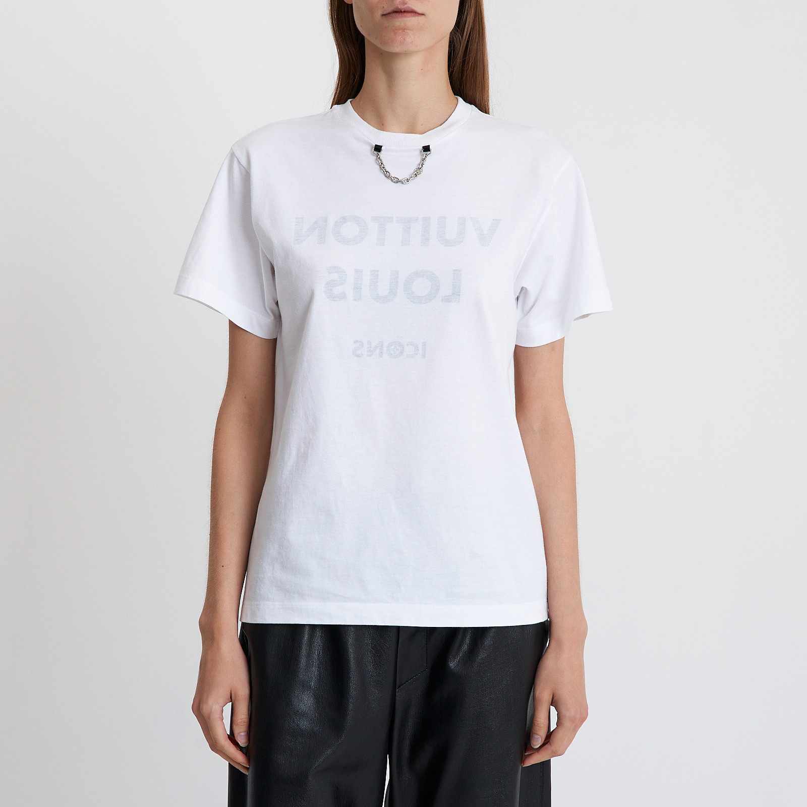 Футболка белого цвета Louis Vuitton - фото из каталога магазина брендовой одежды Second Friend Store Футболка Louis Vuitton - купить оригинал в секонд-хенде SFS - 1