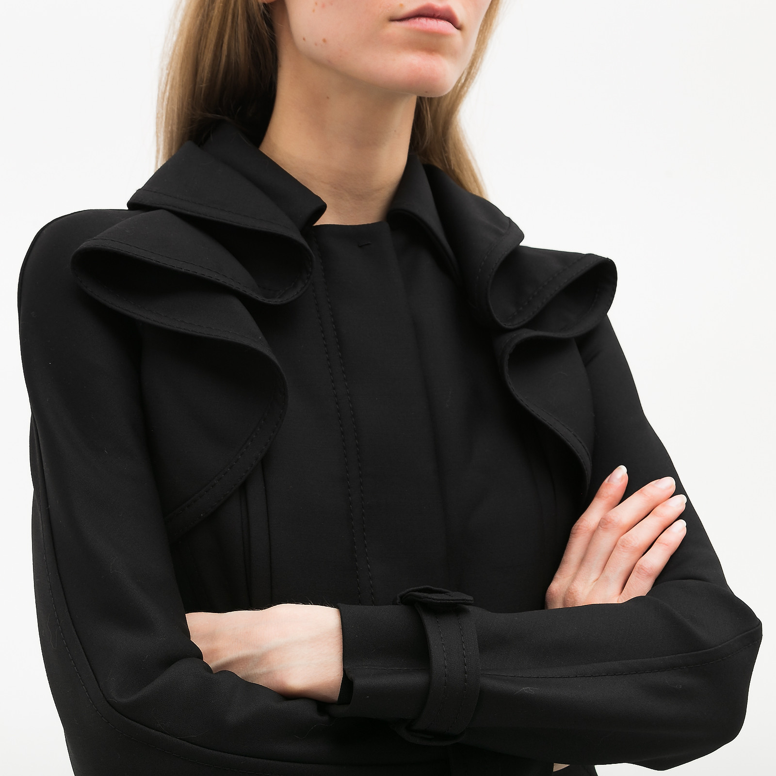 Пальто черного цвета Valentino - фото из каталога магазина брендовой одежды Second Friend Store Пальто Valentino - купить оригинал в секонд-хенде SFS - 4