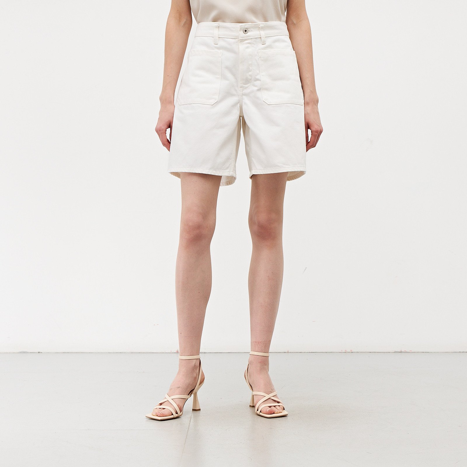 Шорты белого цвета Jil Sander - фото из каталога магазина брендовой одежды Second Friend Store Шорты Jil Sander - купить оригинал в секонд-хенде SFS - 1