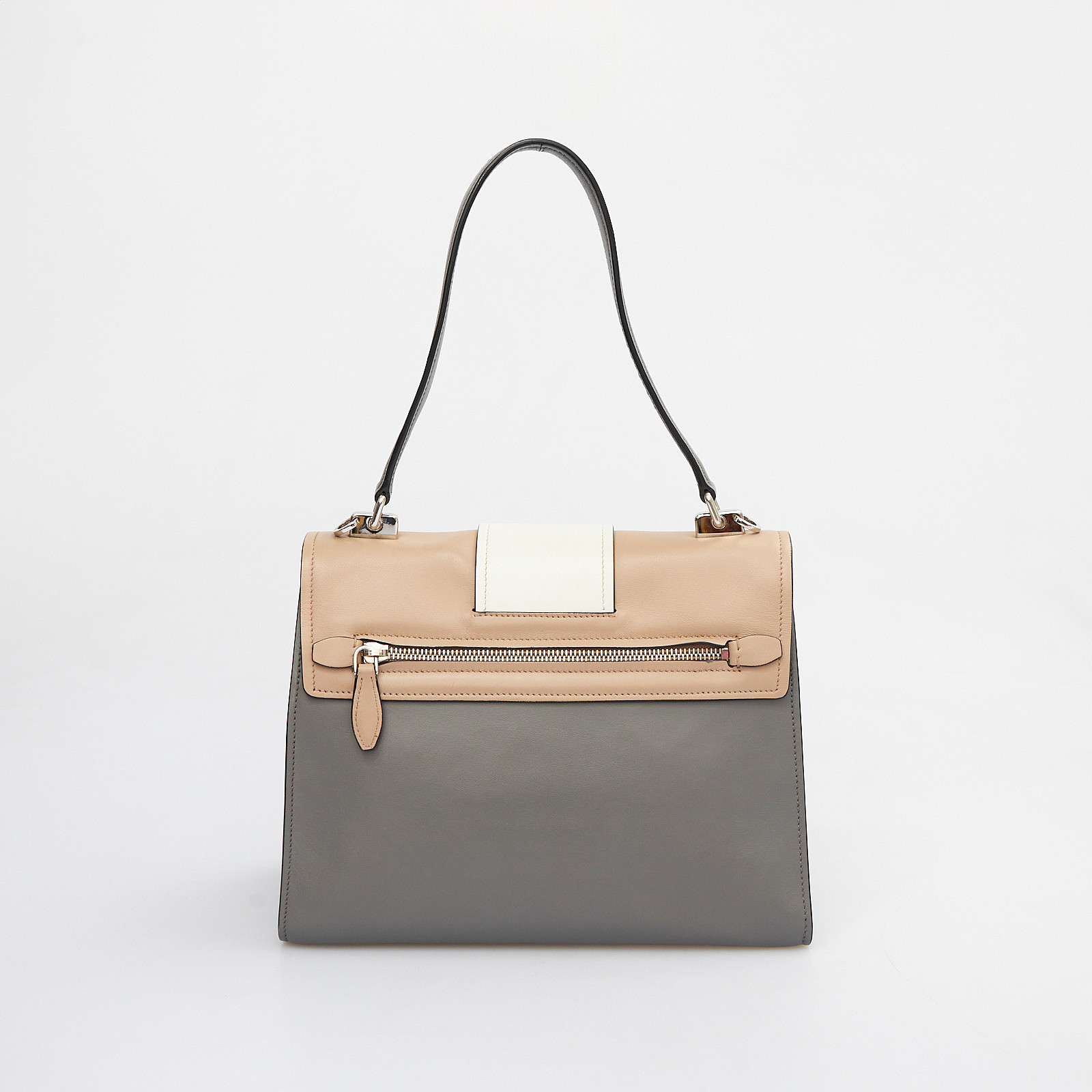 Сумка серого цвета Prada - фото из каталога магазина брендовой одежды Second Friend Store Сумка Prada - купить оригинал в секонд-хенде SFS - 4