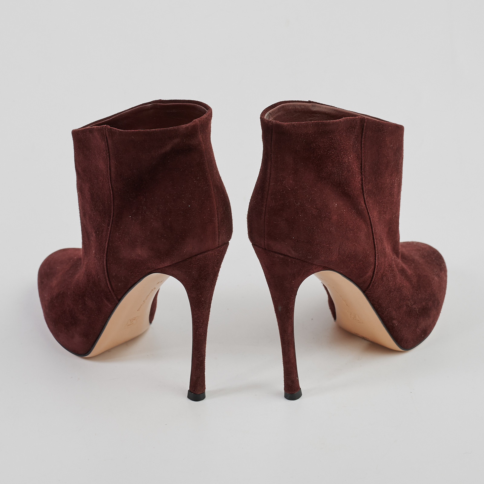 Ботильоны  бордового цвета Gianvito Rossi - фото из каталога магазина брендовой одежды Second Friend Store Ботильоны Gianvito Rossi - купить оригинал в секонд-хенде SFS - 3