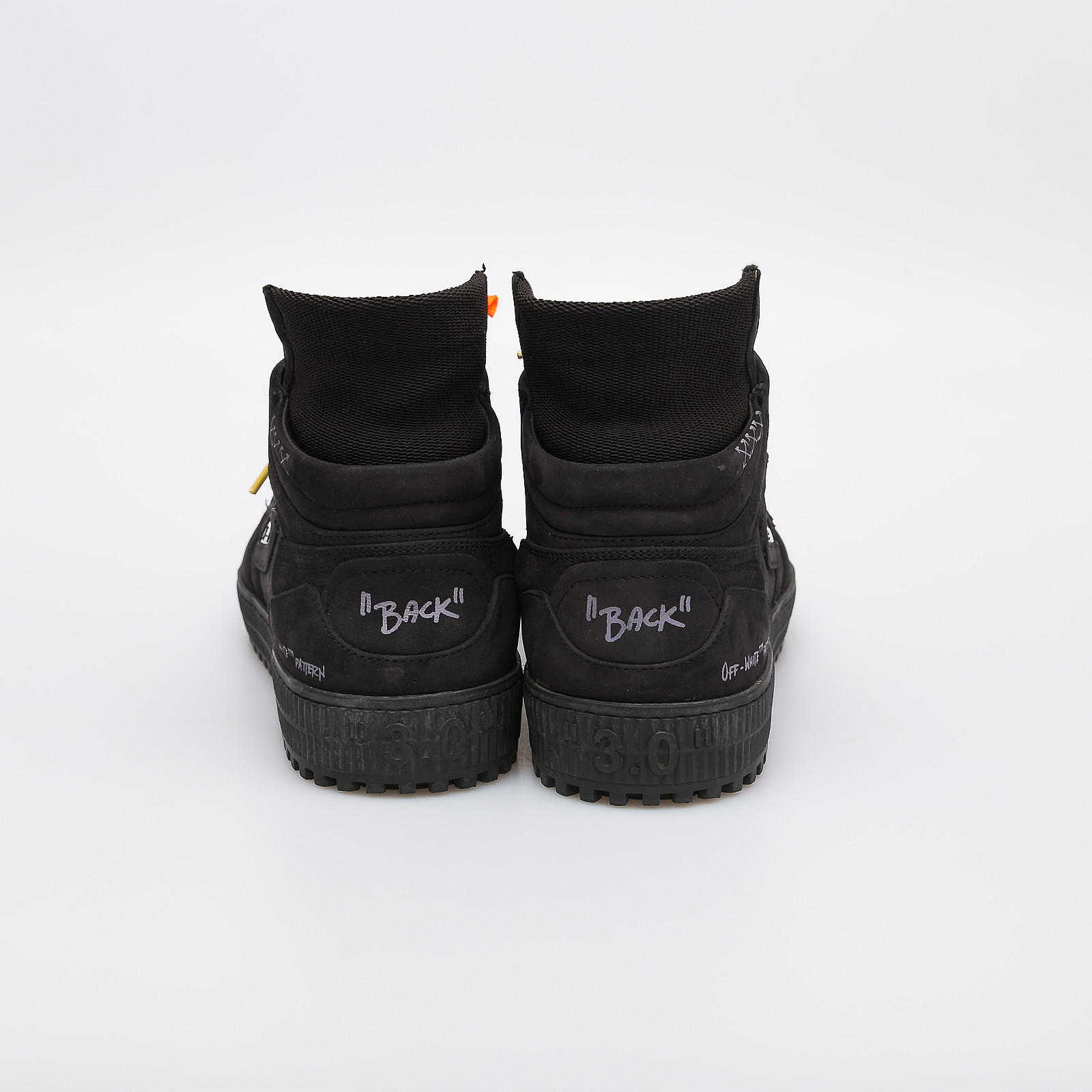 Кеды черного цвета Off-White - фото из каталога магазина брендовой одежды Second Friend Store Кеды Off-White - купить оригинал в секонд-хенде SFS - 3