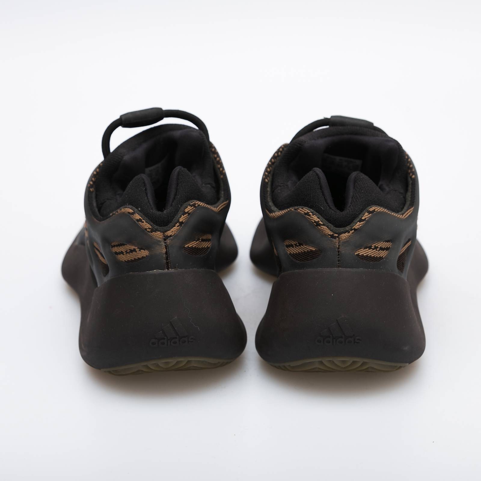 Кроссовки Adidas x Yeezy Season - купить оригинал в секонд-хенде SFS - 3
