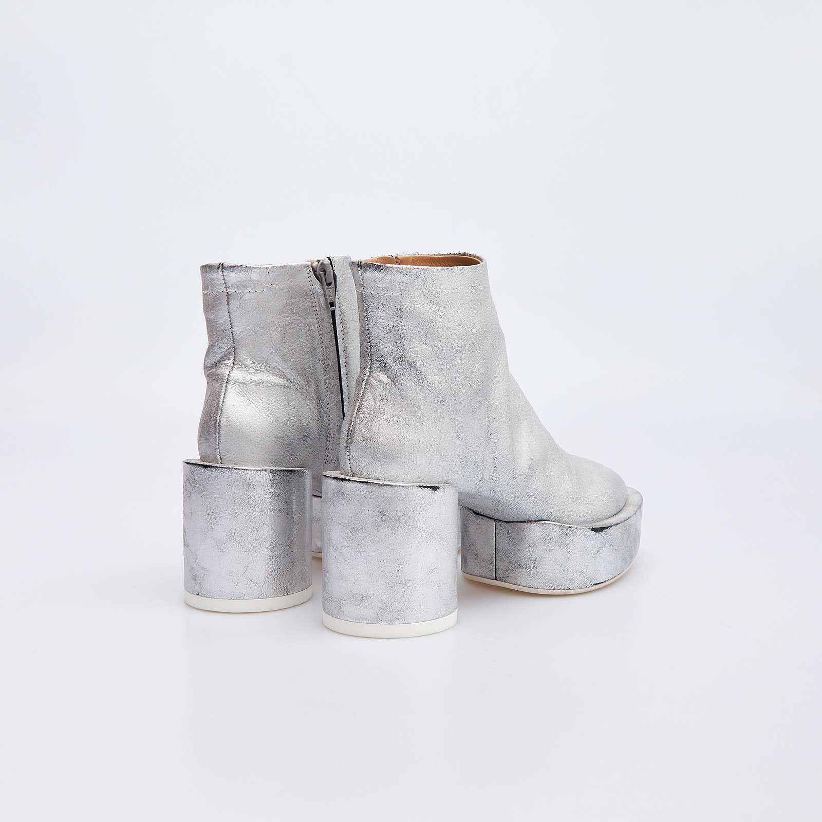 Ботильоны серебряного цвета MM6 Maison Margiela - фото из каталога магазина брендовой одежды Second Friend Store Ботильоны MM6 Maison Margiela - купить оригинал в секонд-хенде SFS - 3