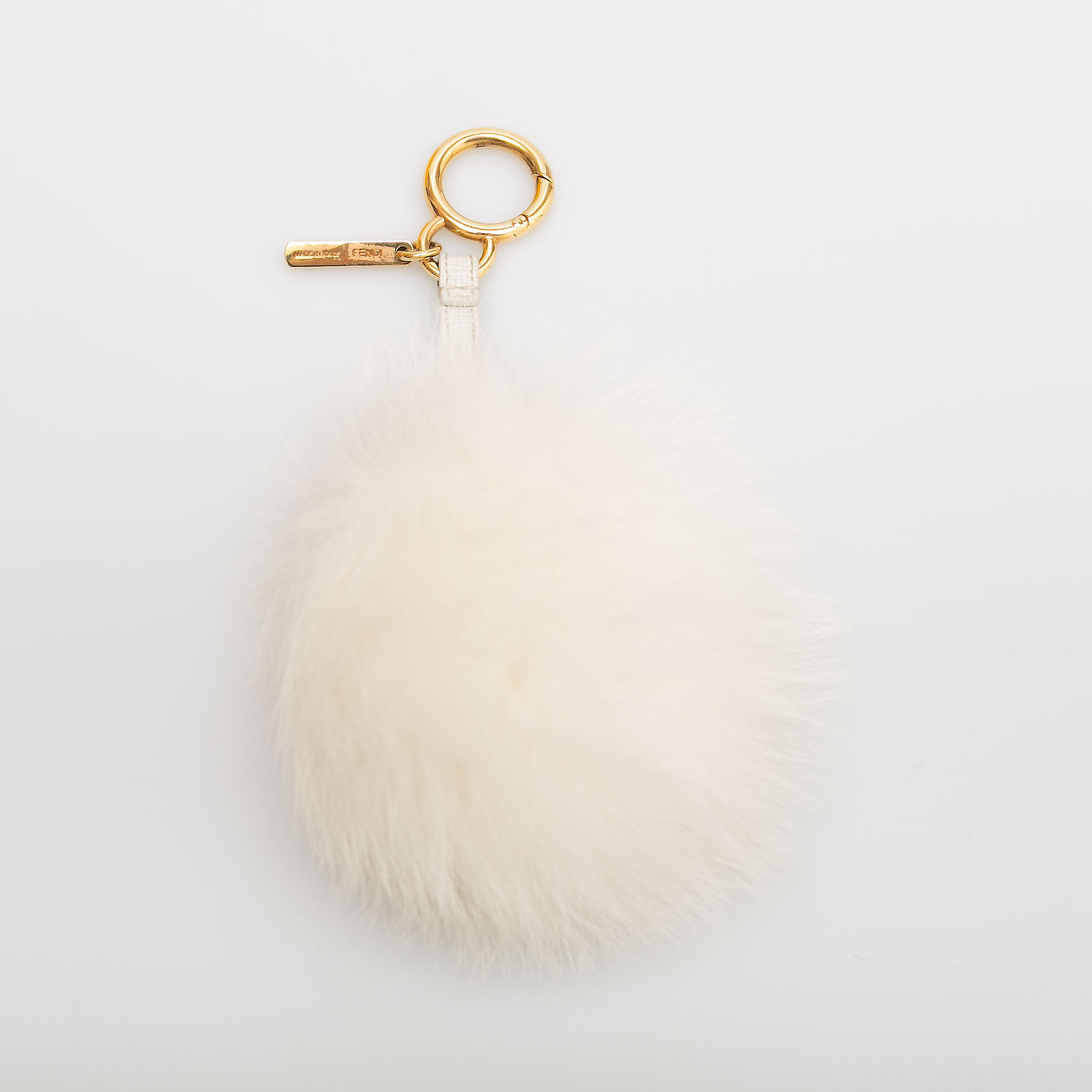 Брелок белого цвета Fendi - фото из каталога магазина брендовой одежды Second Friend Store Брелок Fendi - купить оригинал в секонд-хенде SFS - 1