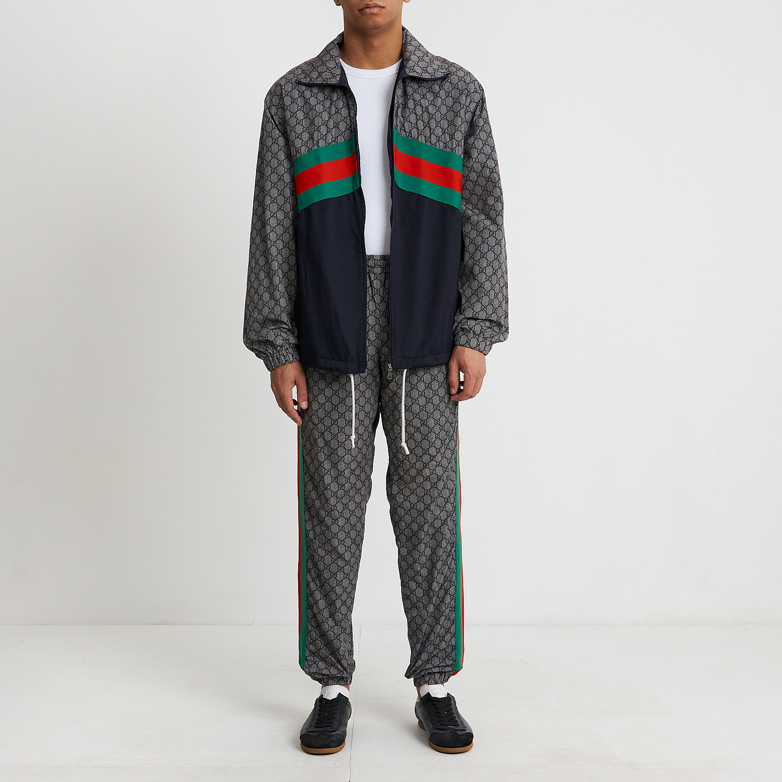 Костюм серого цвета Gucci - фото из каталога магазина брендовой одежды Second Friend Store Костюм Gucci - купить оригинал в секонд-хенде SFS - 1