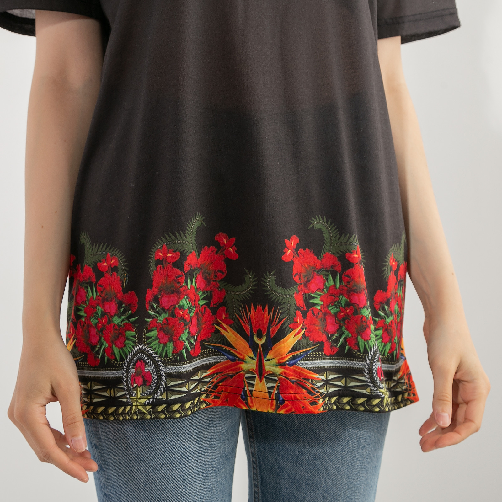 Футболка Givenchy - купить оригинал в секонд-хенде SFS - 4