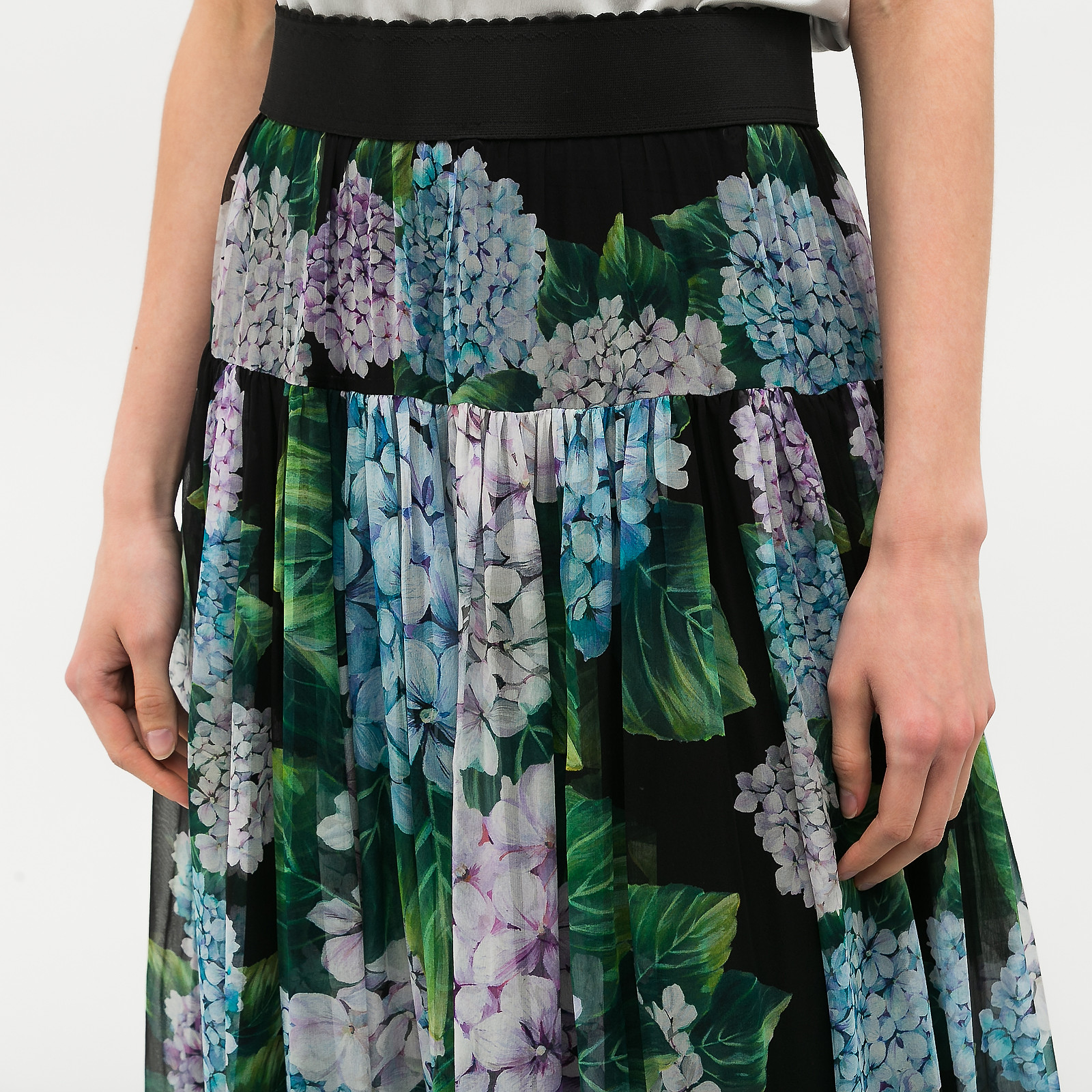 Юбка черного цвета Dolce&Gabbana - фото из каталога магазина брендовой одежды Second Friend Store Юбка Dolce&Gabbana - купить оригинал в секонд-хенде SFS - 4