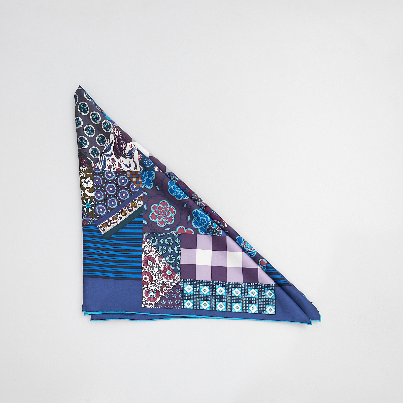 Платок синего цвета Hermes - фото из каталога магазина брендовой одежды Second Friend Store Платок Hermes - купить оригинал в секонд-хенде SFS - 1