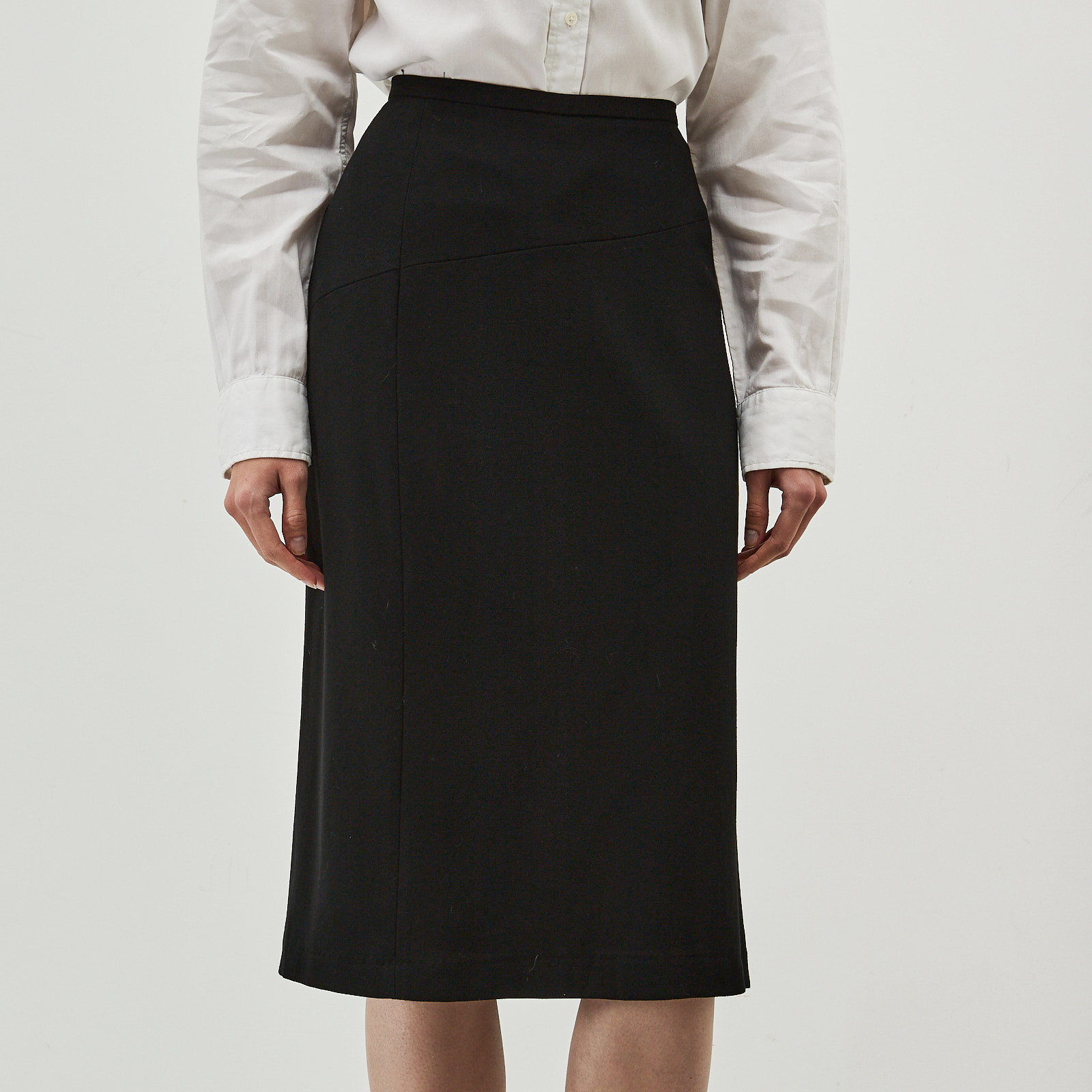 Юбка черного цвета Max Mara - фото из каталога магазина брендовой одежды Second Friend Store Юбка Max Mara - купить оригинал в секонд-хенде SFS - 4