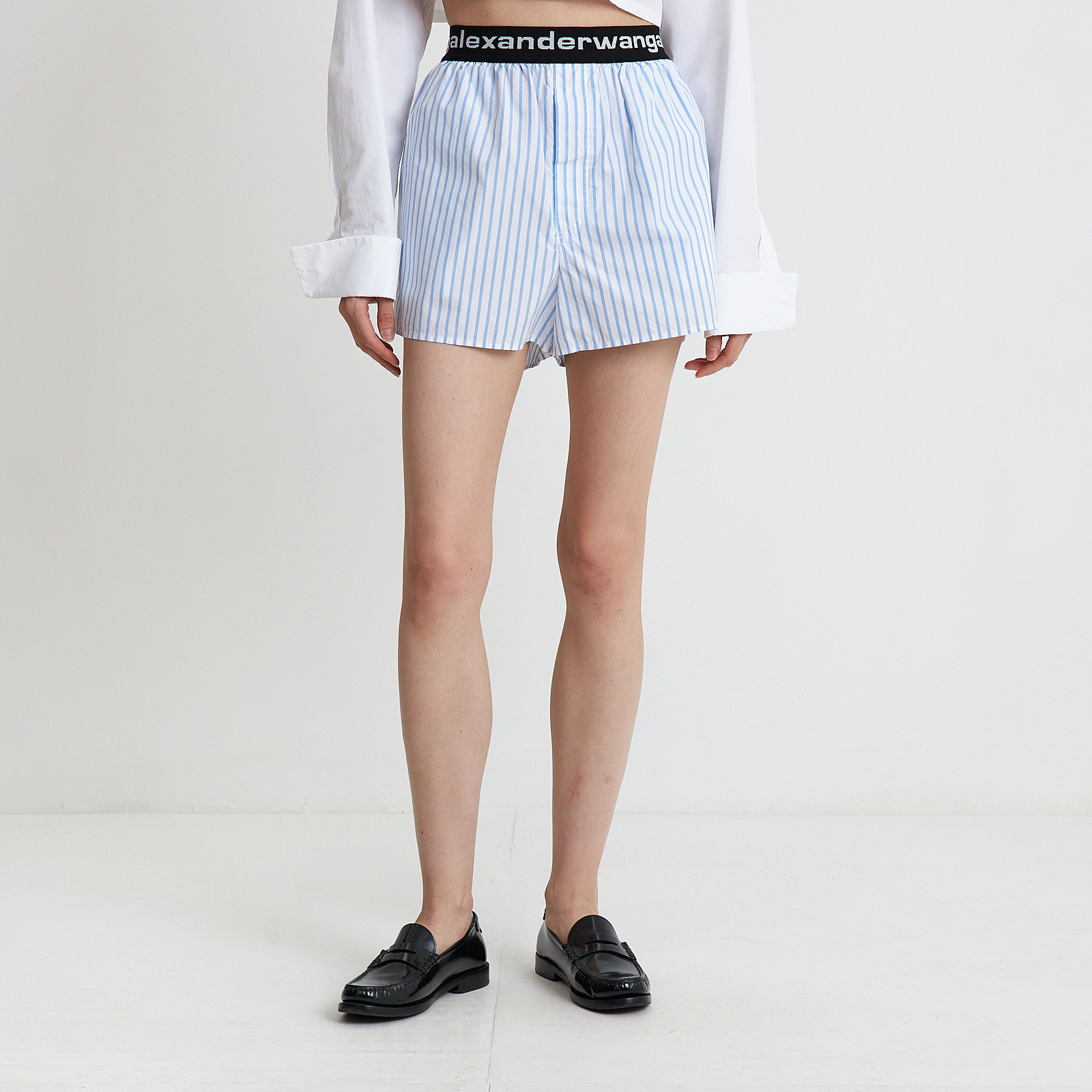 Шорты голубого цвета Alexander Wang - фото из каталога магазина брендовой одежды Second Friend Store Шорты Alexander Wang - купить оригинал в секонд-хенде SFS - 1