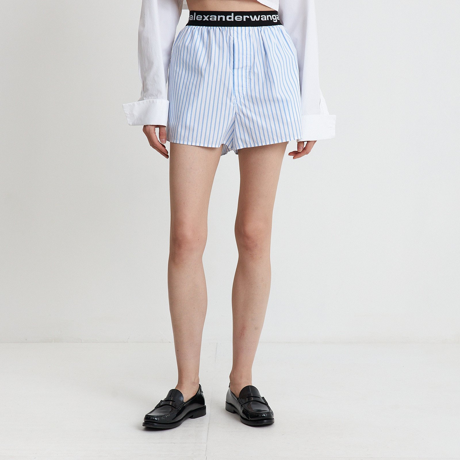 Шорты  голубого цвета Alexander Wang - фото из каталога магазина брендовой одежды Second Friend Store Шорты Alexander Wang - купить оригинал в секонд-хенде SFS - 1