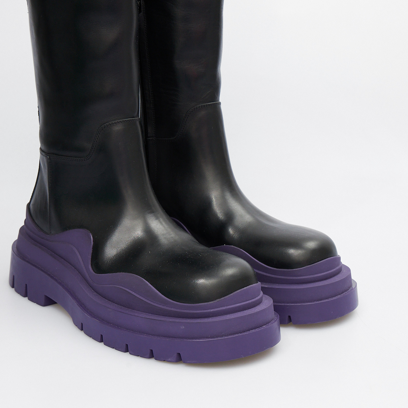 Сапоги черного цвета Bottega Veneta - фото из каталога магазина брендовой одежды Second Friend Store Сапоги Bottega Veneta - купить оригинал в секонд-хенде SFS - 4