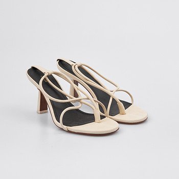 Босоножки Neous