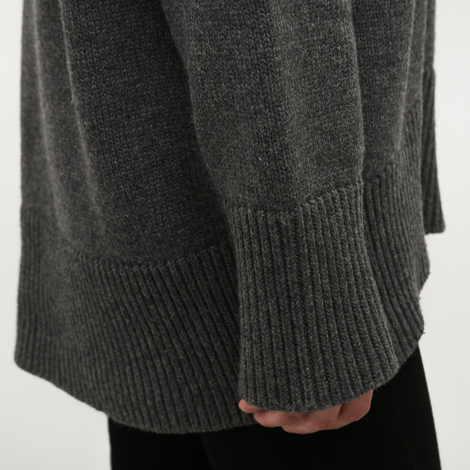 Свитер серого цвета Dolce&Gabbana - фото из каталога магазина брендовой одежды Second Friend Store Свитер Dolce&Gabbana - купить оригинал в секонд-хенде SFS - 4