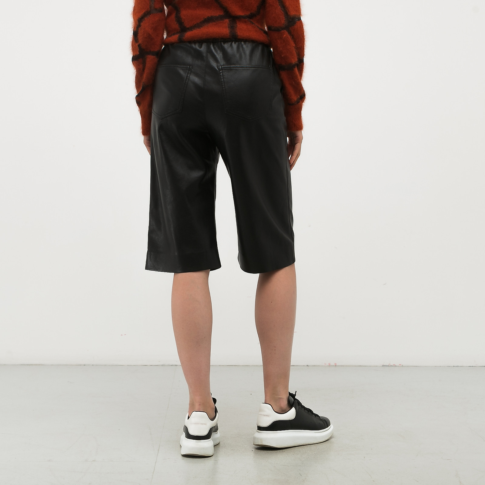 Шорты коричневого цвета Nanushka - фото из каталога магазина брендовой одежды Second Friend Store Шорты Nanushka - купить оригинал в секонд-хенде SFS - 3