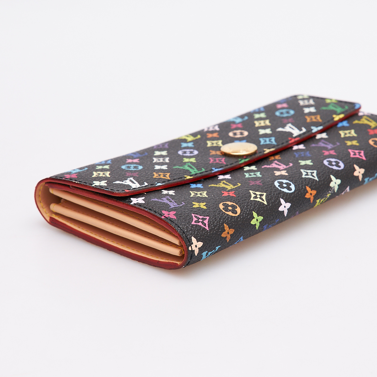 Кошелек черного цвета Louis Vuitton - фото из каталога магазина брендовой одежды Second Friend Store Кошелек Louis Vuitton - купить оригинал в секонд-хенде SFS - 3