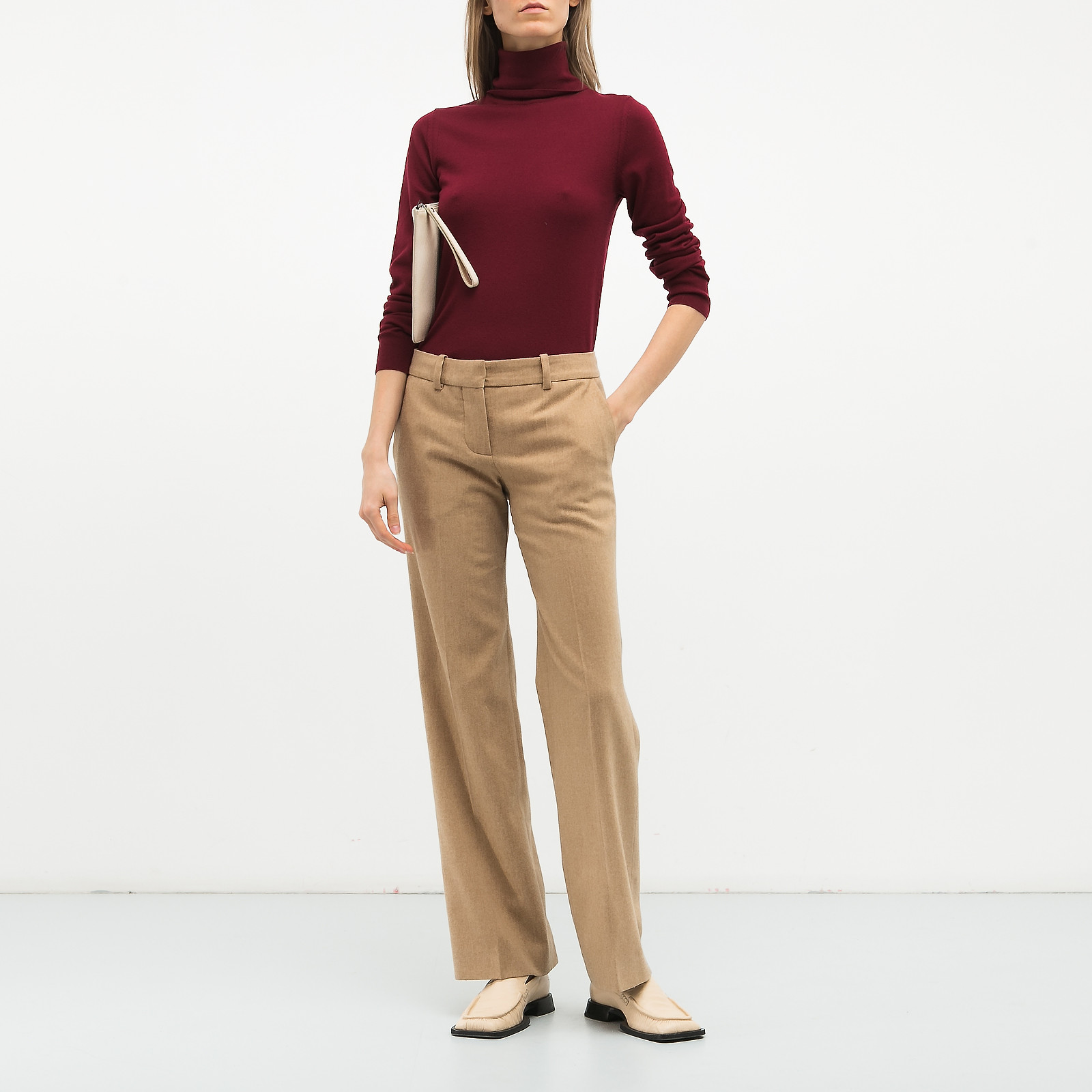 Брюки бежевого цвета Chloe - фото из каталога магазина брендовой одежды Second Friend Store Брюки Chloe - купить оригинал в секонд-хенде SFS - 2