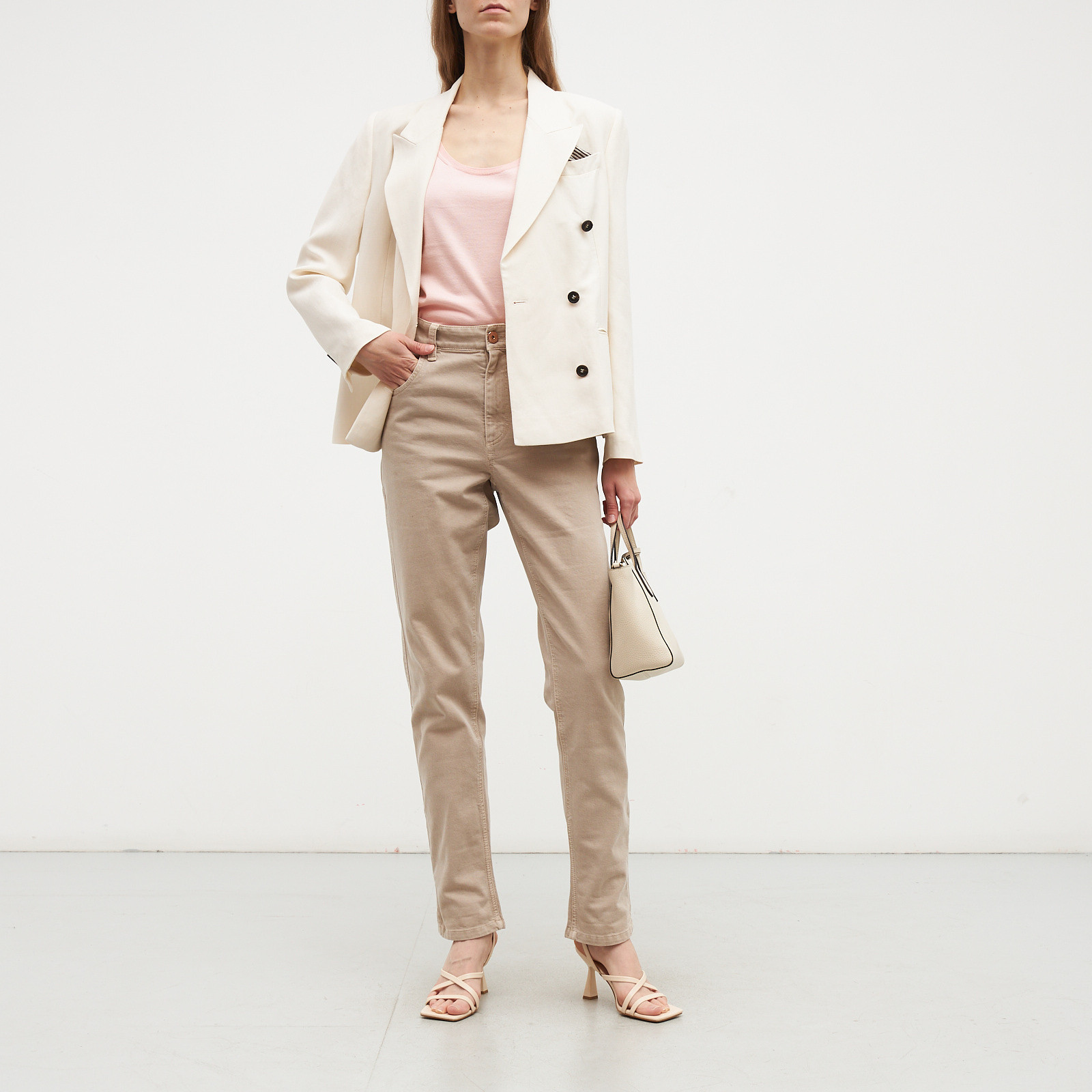 Джинсы бежевого цвета Brunello Cucinelli - фото из каталога магазина брендовой одежды Second Friend Store Джинсы Brunello Cucinelli - купить оригинал в секонд-хенде SFS - 2