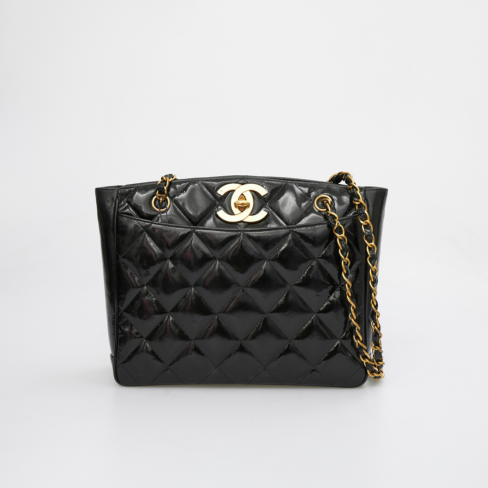 Сумка черного цвета Chanel - фото из каталога магазина брендовой одежды Second Friend Store Сумка Chanel - купить оригинал в секонд-хенде SFS - 1