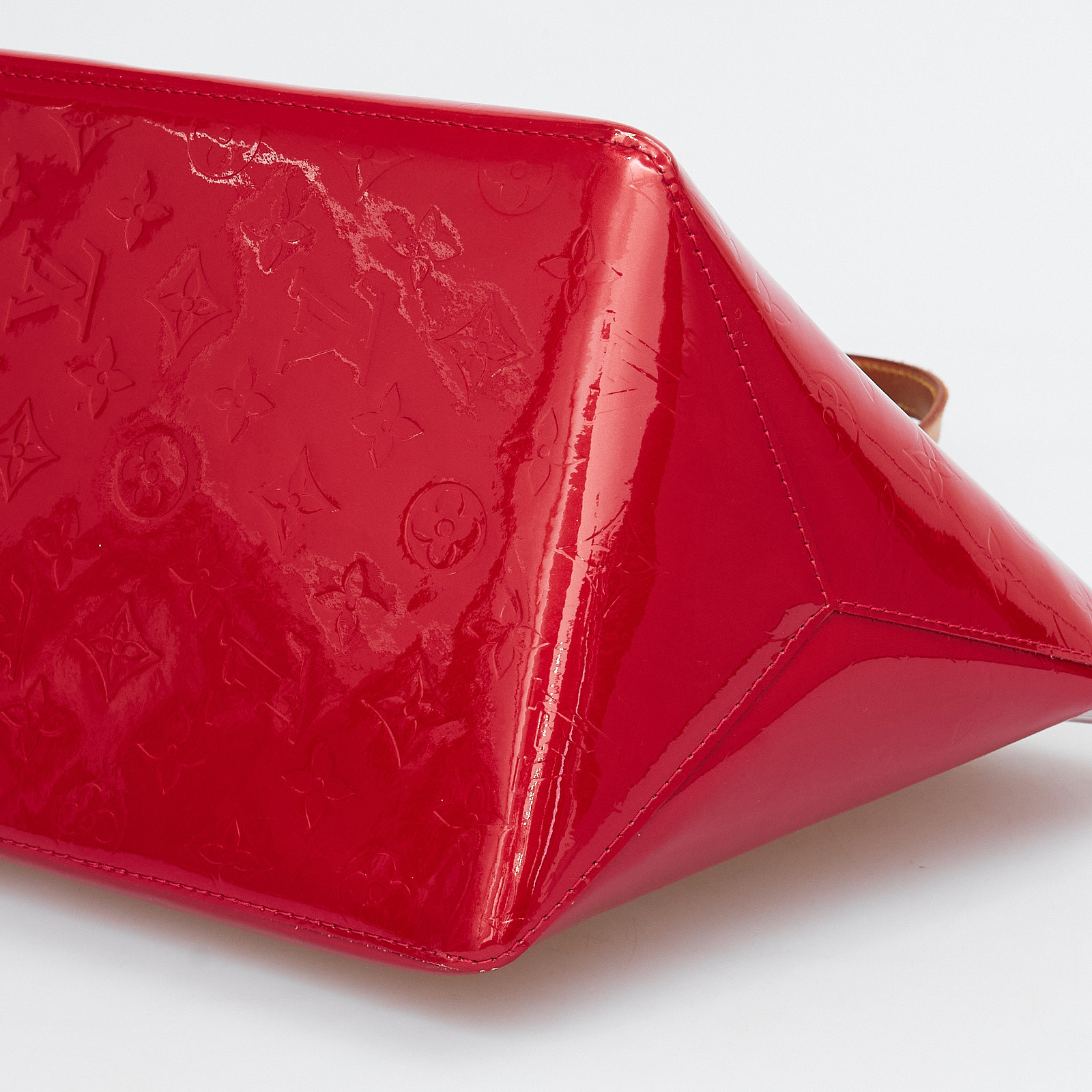 Сумка  красного цвета Louis Vuitton - фото из каталога магазина брендовой одежды Second Friend Store Сумка Louis Vuitton - купить оригинал в секонд-хенде SFS - 7