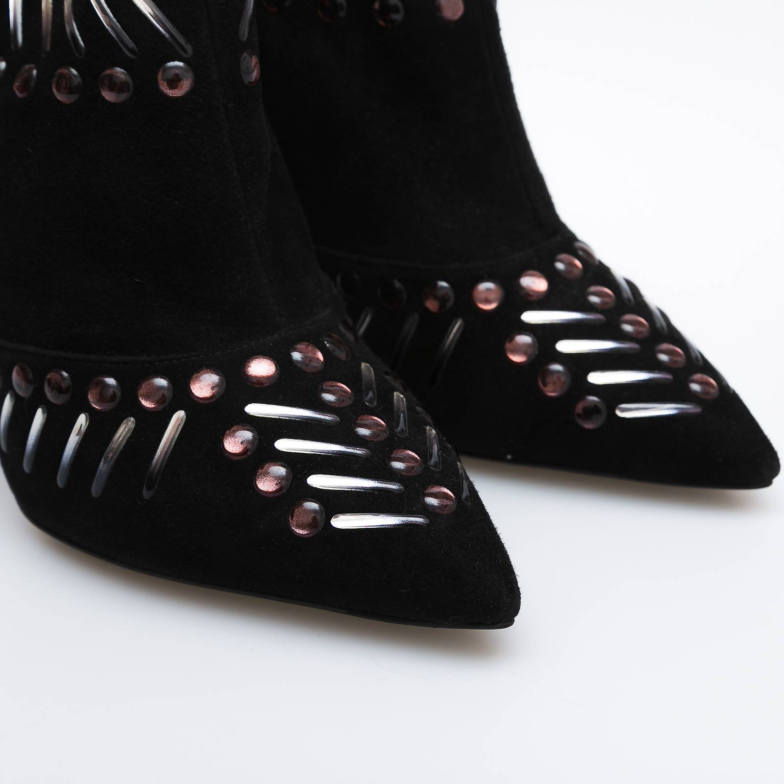 Ботильоны черного цвета Louis Vuitton - фото из каталога магазина брендовой одежды Second Friend Store Ботильоны Louis Vuitton - купить оригинал в секонд-хенде SFS - 4