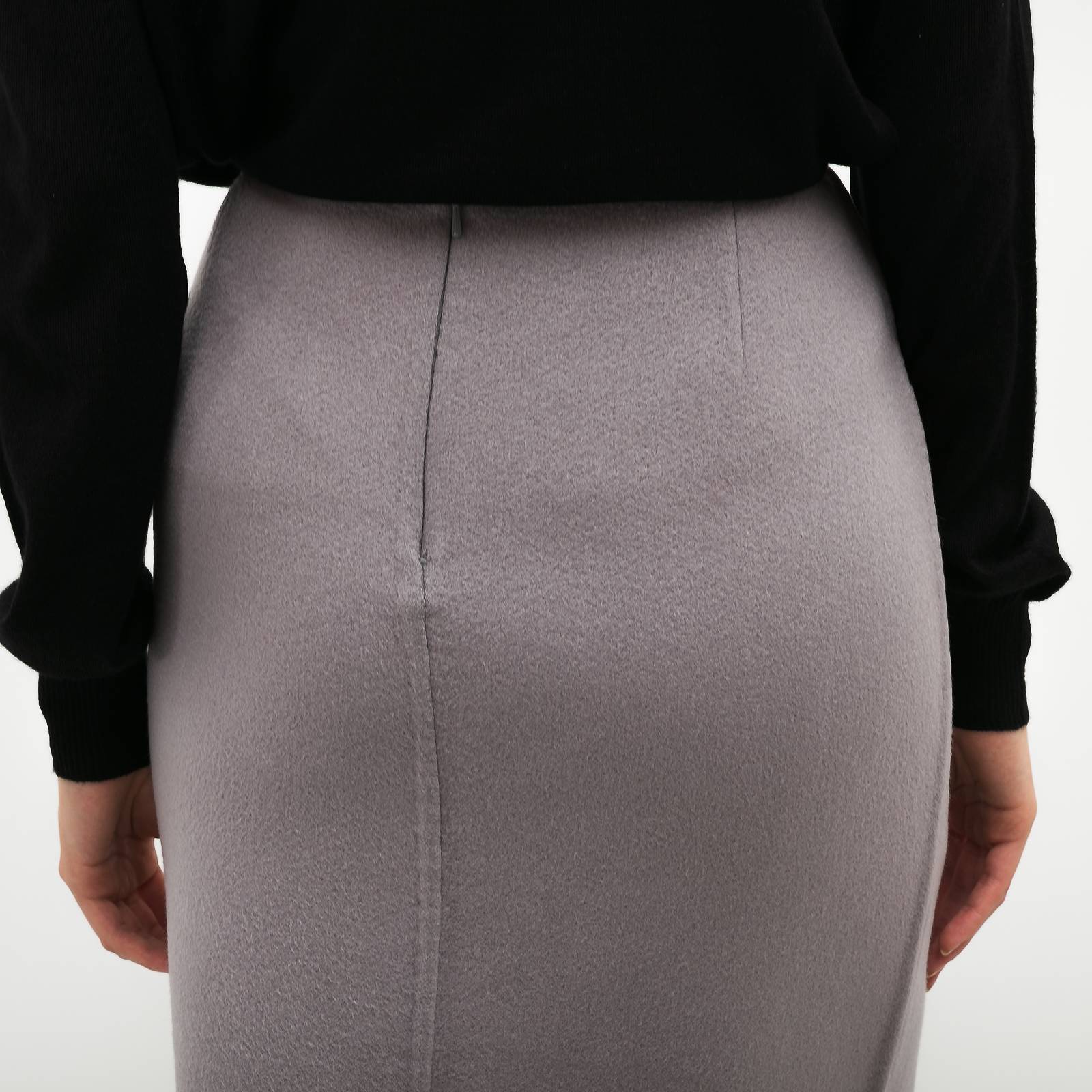 Юбка серого цвета Christian Dior - фото из каталога магазина брендовой одежды Second Friend Store Юбка Christian Dior - купить оригинал в секонд-хенде SFS - 4