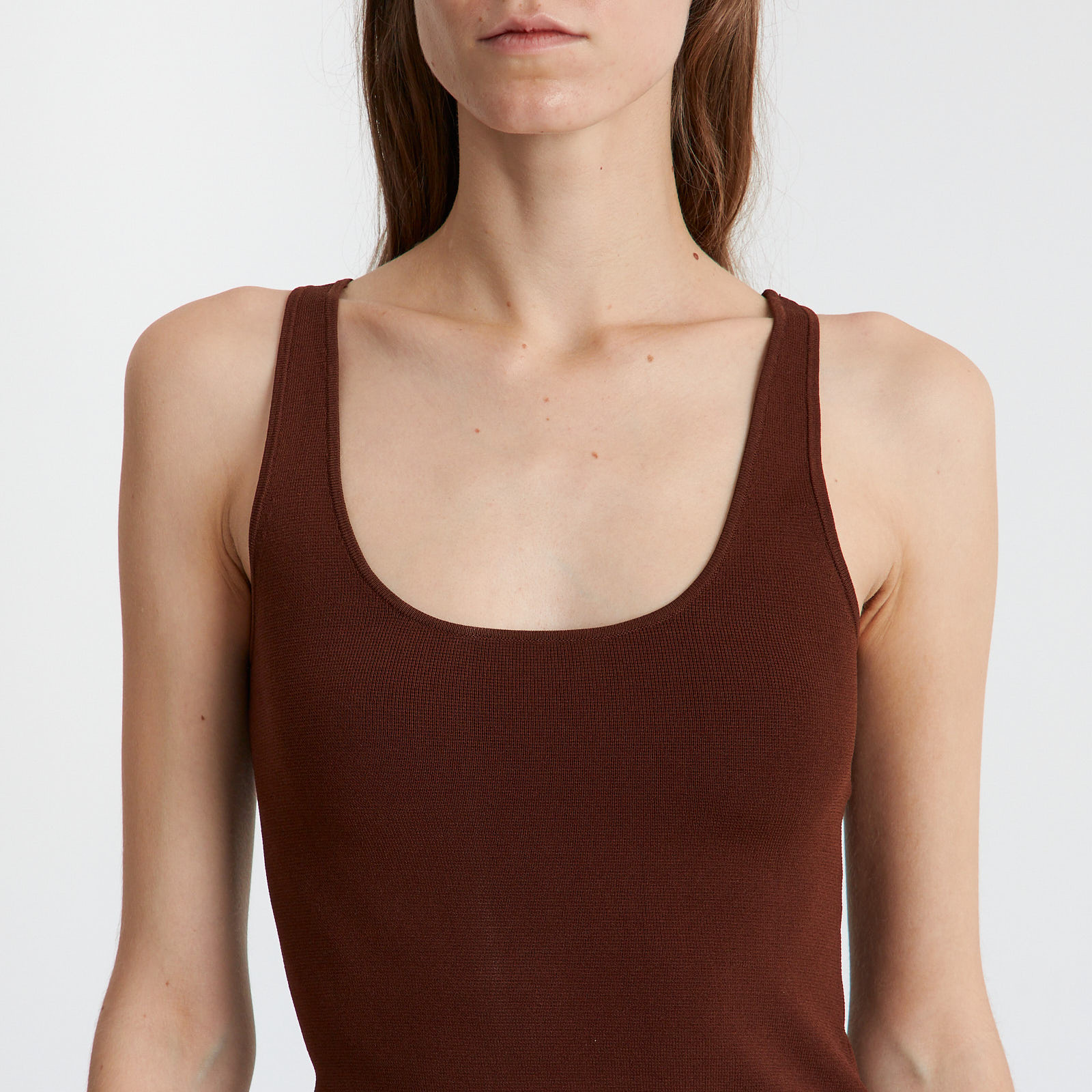 Топ коричневого цвета Toteme - фото из каталога магазина брендовой одежды Second Friend Store Топ Toteme - купить оригинал в секонд-хенде SFS - 4