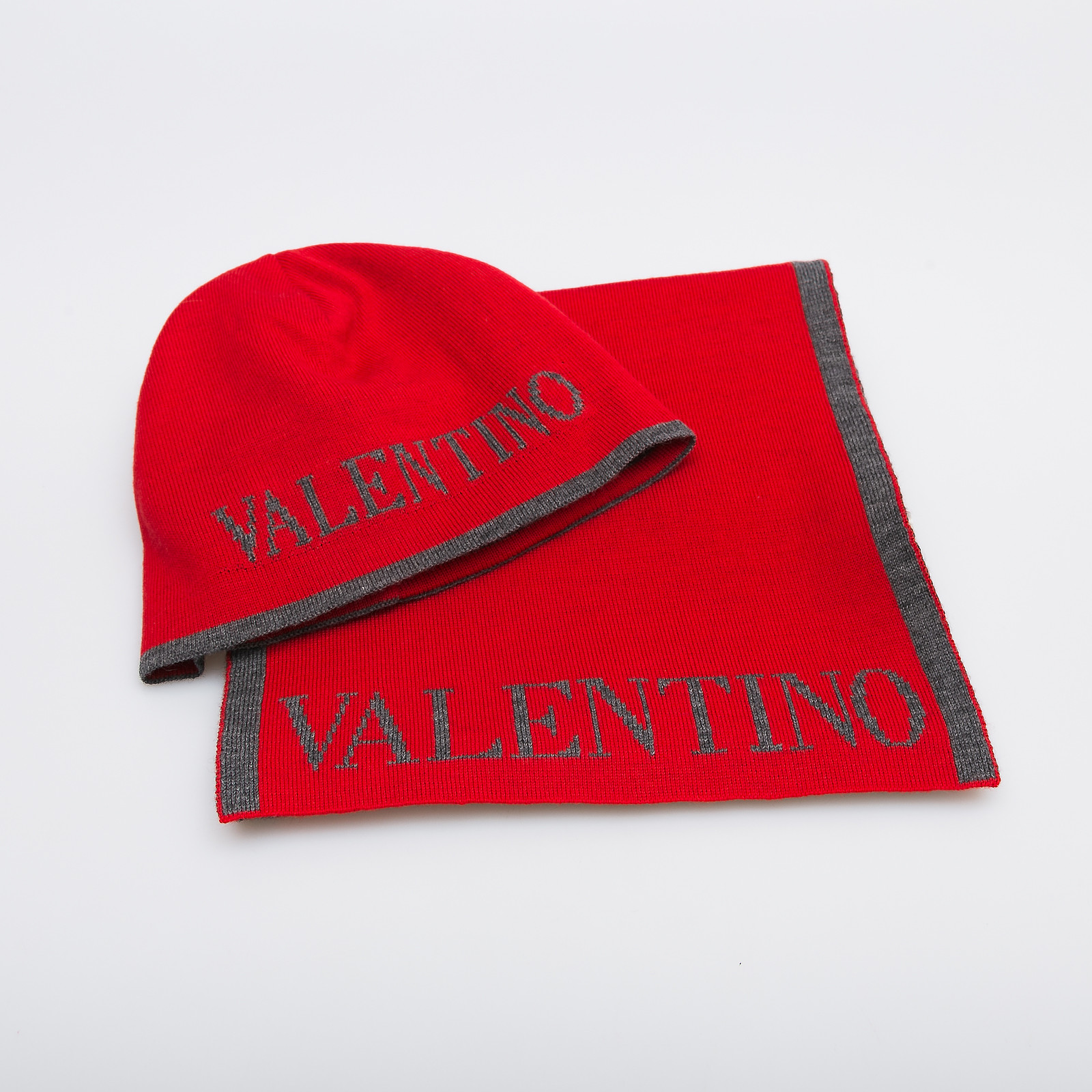 Комплект красного цвета Valentino - фото из каталога магазина брендовой одежды Second Friend Store Комплект Valentino - купить оригинал в секонд-хенде SFS - 1