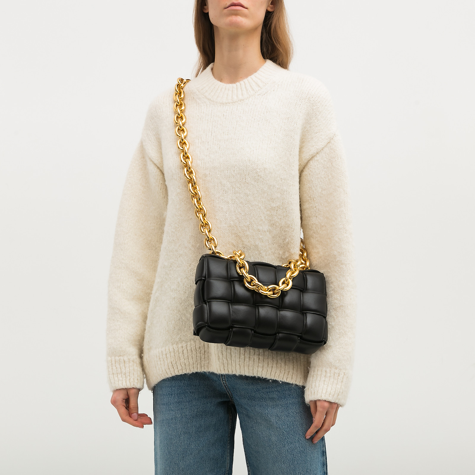 Сумка черного цвета Bottega Veneta - фото из каталога магазина брендовой одежды Second Friend Store Сумка Bottega Veneta - купить оригинал в секонд-хенде SFS - 2