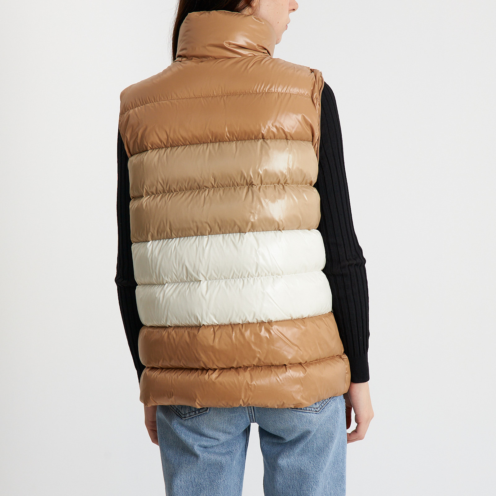 Пуховик бежевого цвета Burberry - фото из каталога магазина брендовой одежды Second Friend Store Пуховик Burberry - купить оригинал в секонд-хенде SFS - 4