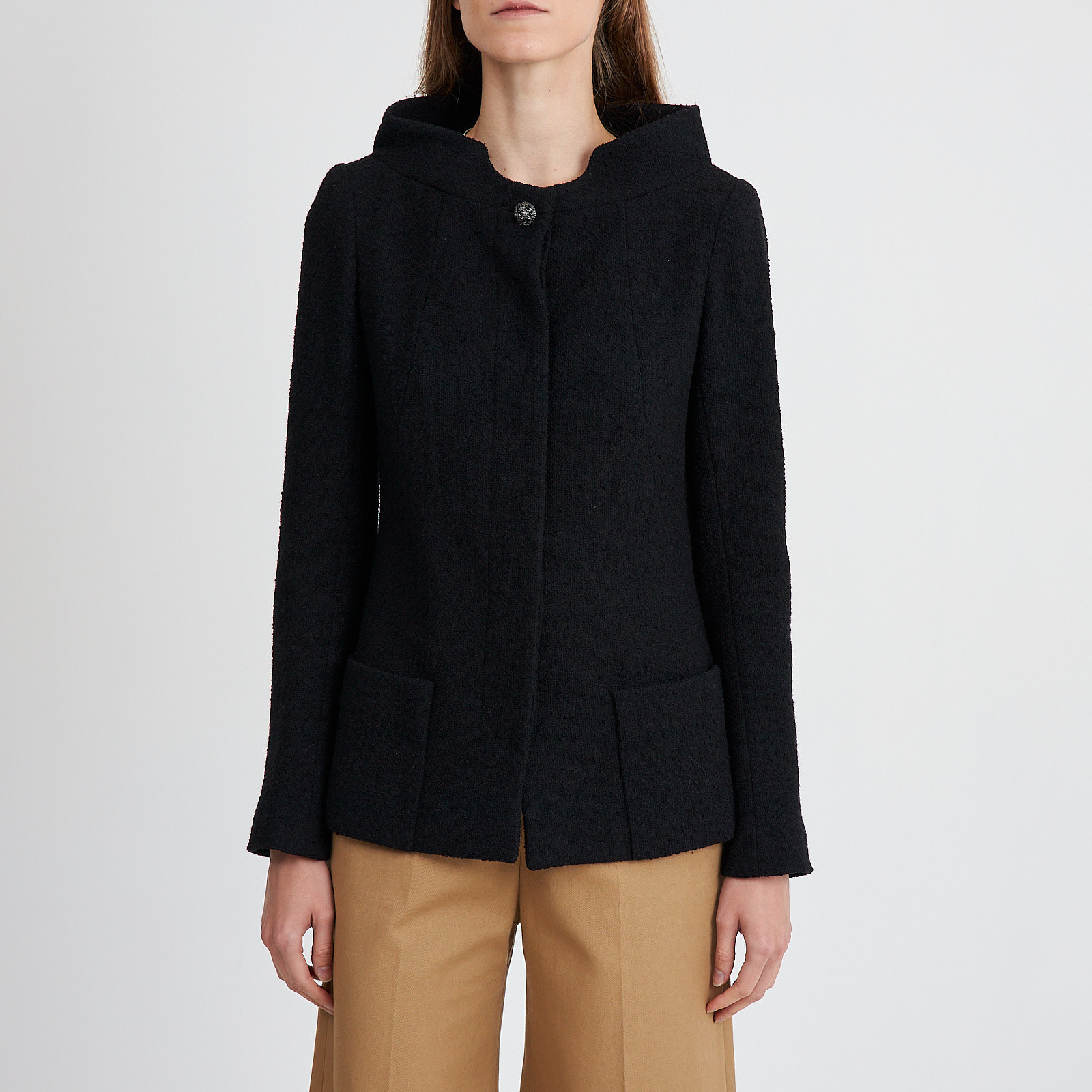 Пиджак черного цвета Chanel - фото из каталога магазина брендовой одежды Second Friend Store Пиджак Chanel - купить оригинал в секонд-хенде SFS - 1