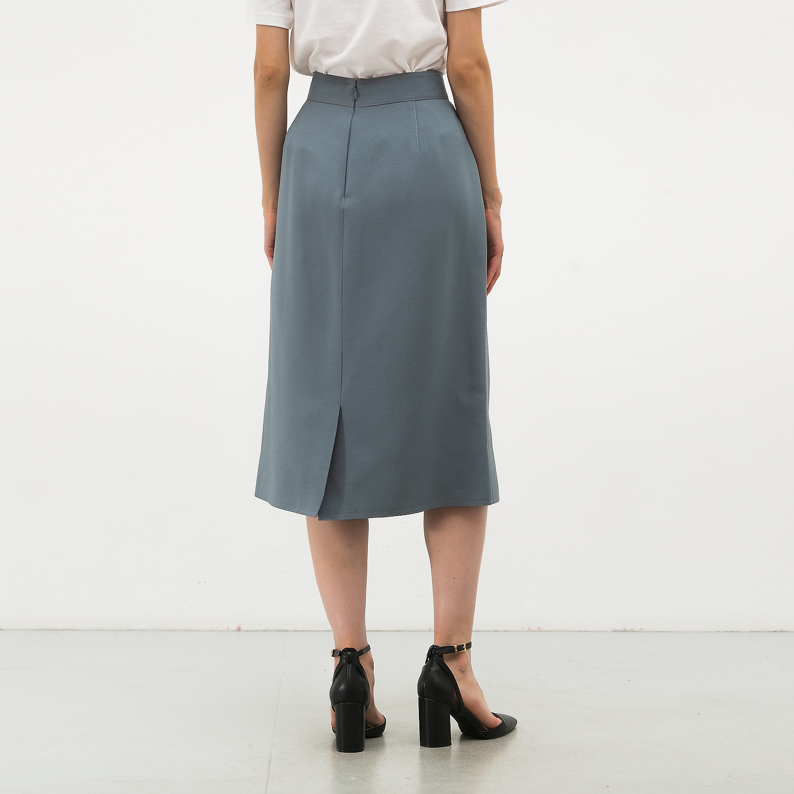 Юбка  голубого цвета Valentino - фото из каталога магазина брендовой одежды Second Friend Store Юбка Valentino - купить оригинал в секонд-хенде SFS - 2