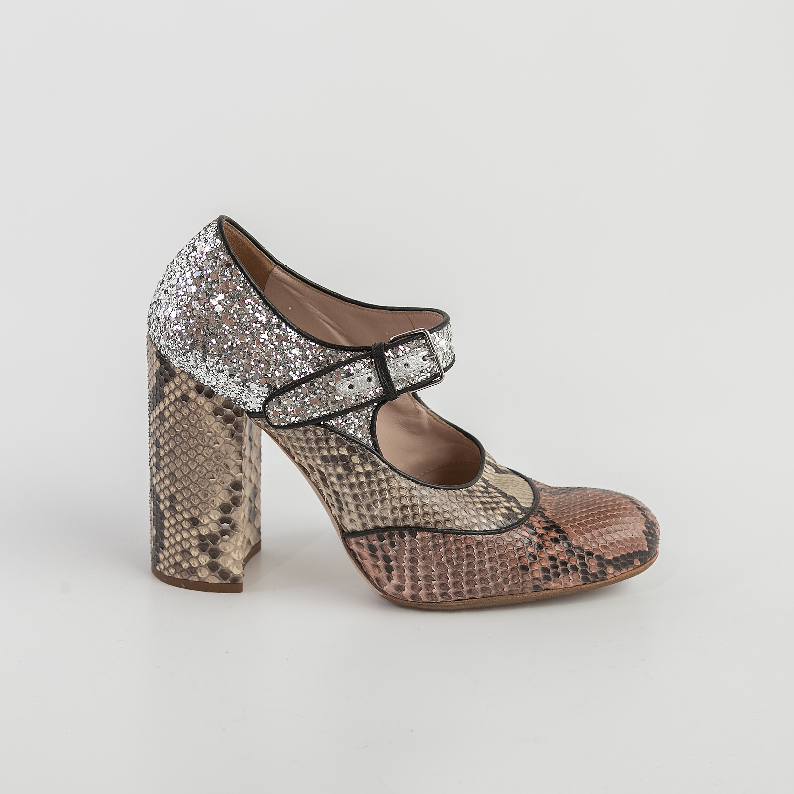 Туфли  серого цвета Miu Miu - фото из каталога магазина брендовой одежды Second Friend Store Туфли Miu Miu - купить оригинал в секонд-хенде SFS - 1