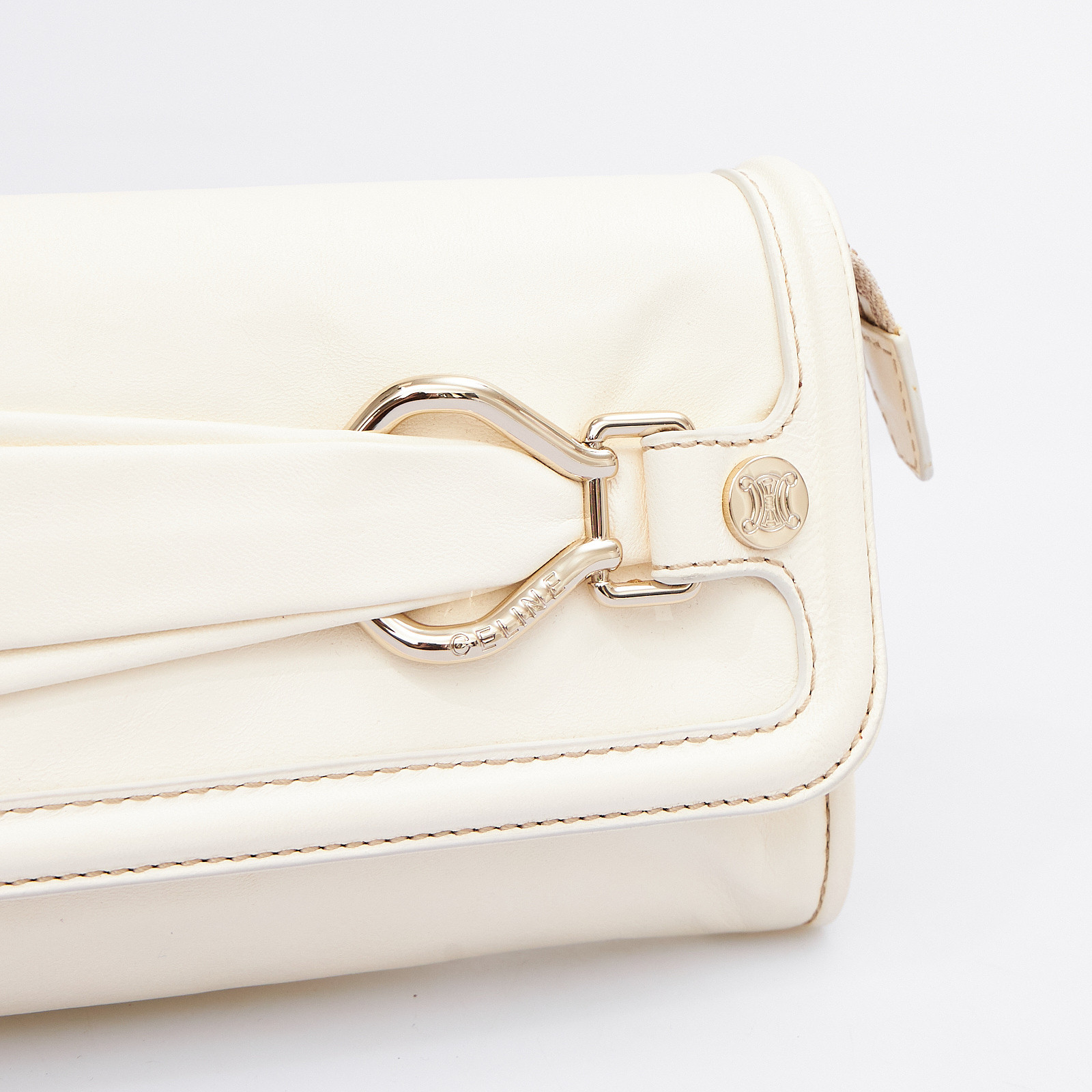 Клатч белого цвета Celine - фото из каталога магазина брендовой одежды Second Friend Store Клатч Celine - купить оригинал в секонд-хенде SFS - 4