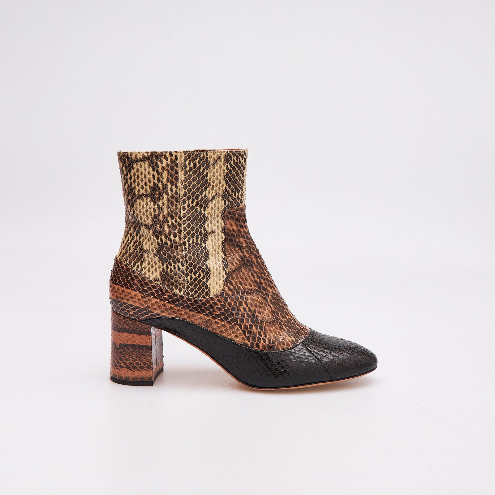 Ботильоны коричневого цвета Rochas - фото из каталога магазина брендовой одежды Second Friend Store Ботильоны Rochas - купить оригинал в секонд-хенде SFS - 1