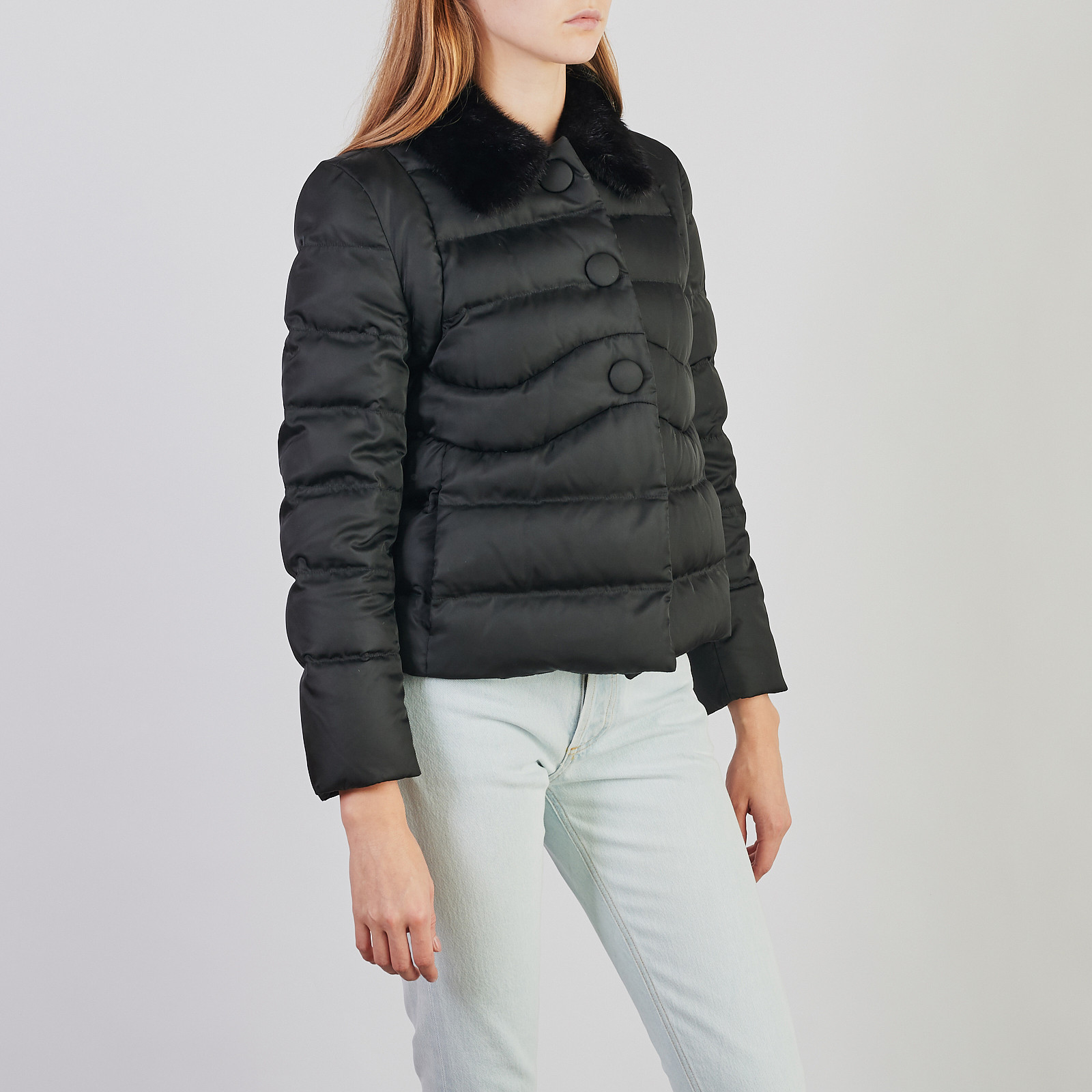 Пуховик черного цвета Prada - фото из каталога магазина брендовой одежды Second Friend Store Пуховик Prada - купить оригинал в секонд-хенде SFS - 3