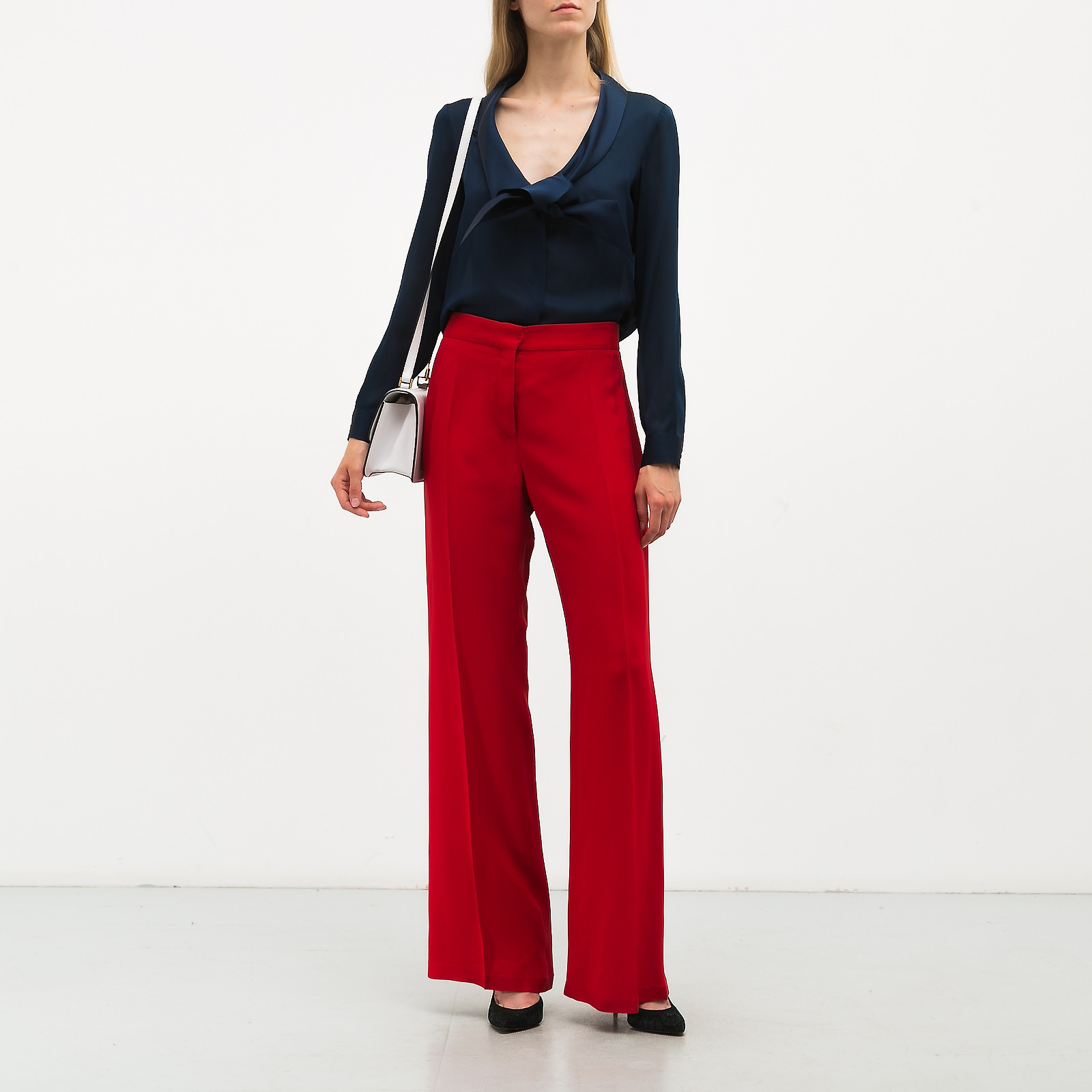 Брюки красного цвета Valentino - фото из каталога магазина брендовой одежды Second Friend Store Брюки Valentino - купить оригинал в секонд-хенде SFS - 2