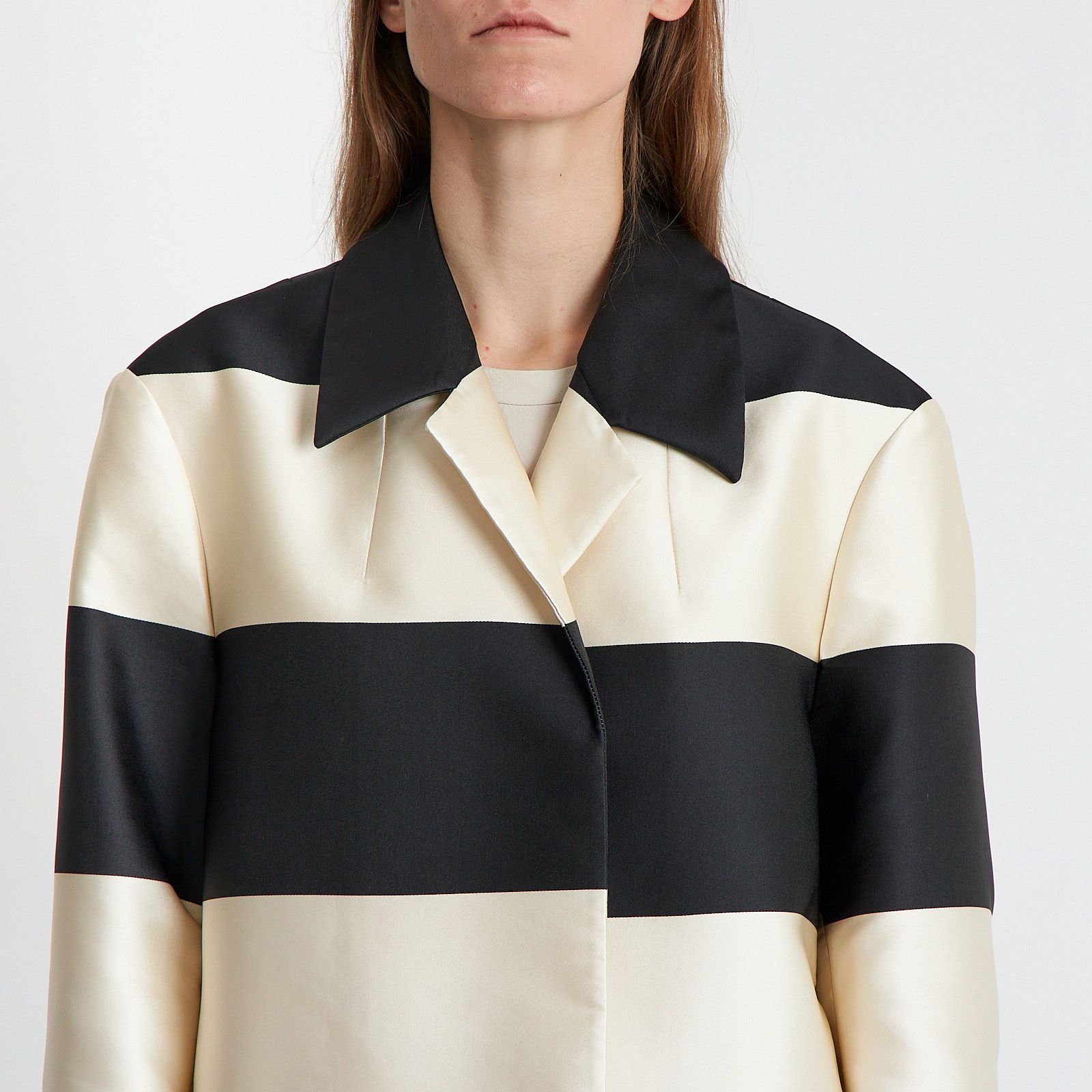 Пиджак  белого цвета Dries Van Noten - фото из каталога магазина брендовой одежды Second Friend Store Пиджак Dries Van Noten - купить оригинал в секонд-хенде SFS - 4