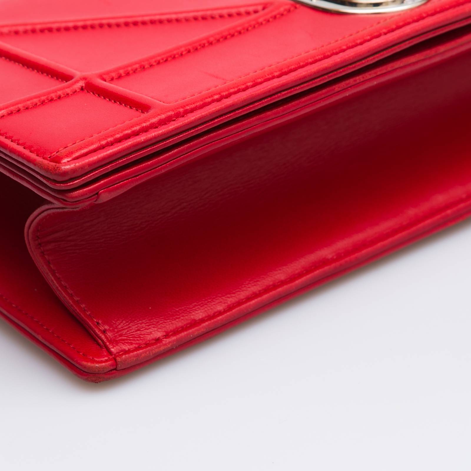 Сумка красного цвета Christian Dior - фото из каталога магазина брендовой одежды Second Friend Store Сумка Christian Dior - купить оригинал в секонд-хенде SFS - 5