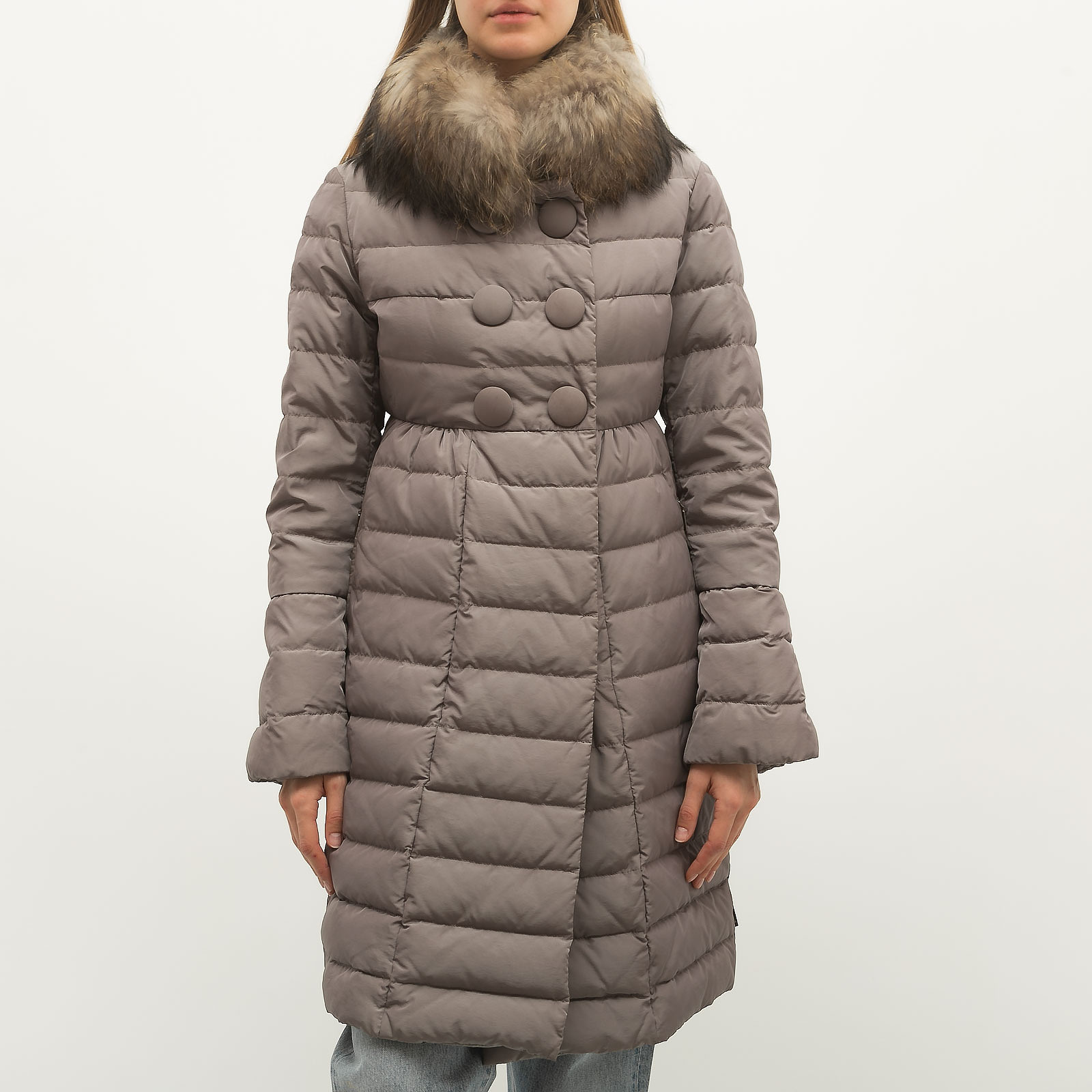 Пуховик серого цвета Moncler - фото из каталога магазина брендовой одежды Second Friend Store Пуховик Moncler - купить оригинал в секонд-хенде SFS - 1