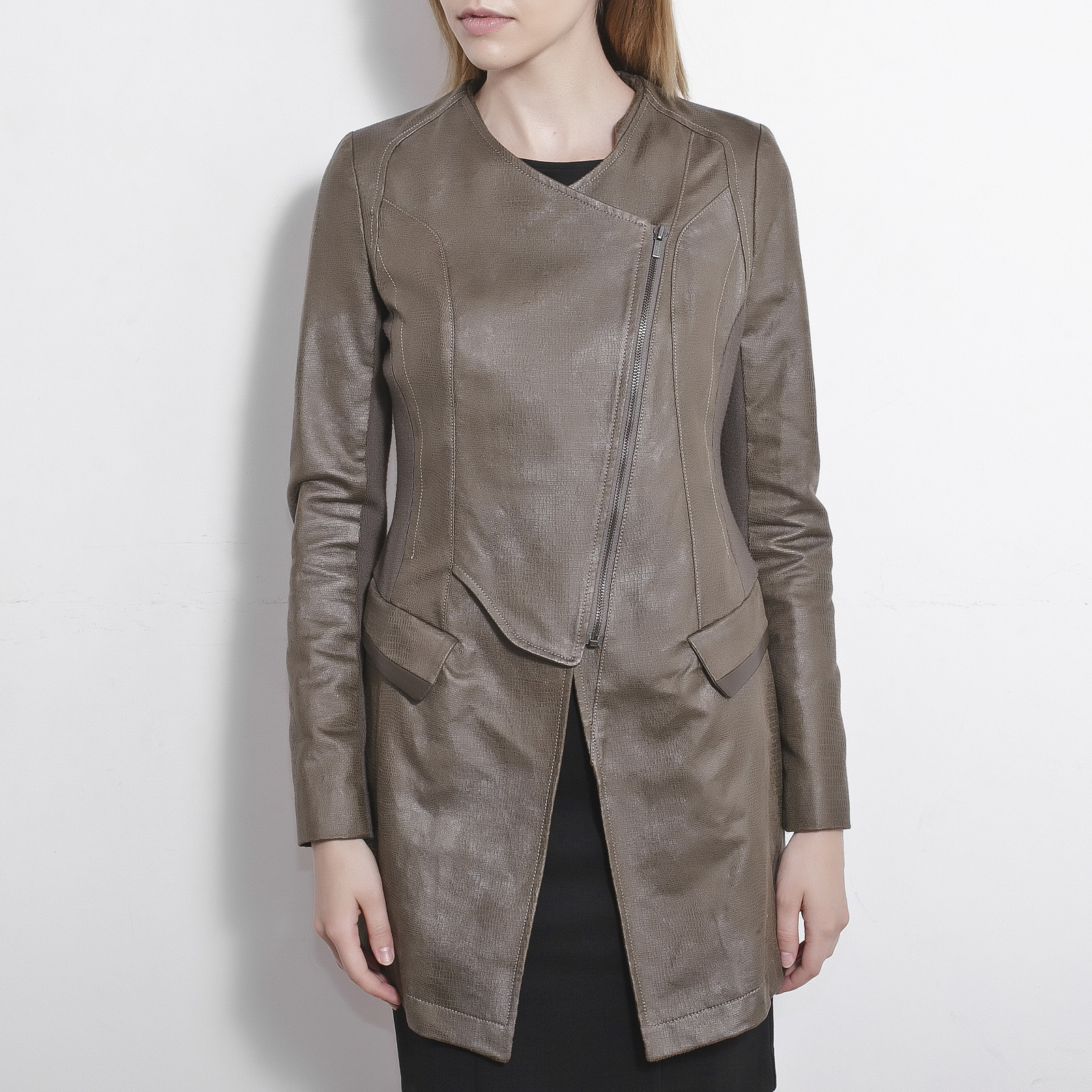 Куртка  зеленого цвета VOV Voice of Voices - фото из каталога магазина брендовой одежды Second Friend Store Куртка VOV Voice of Voices - купить оригинал в секонд-хенде SFS - 1