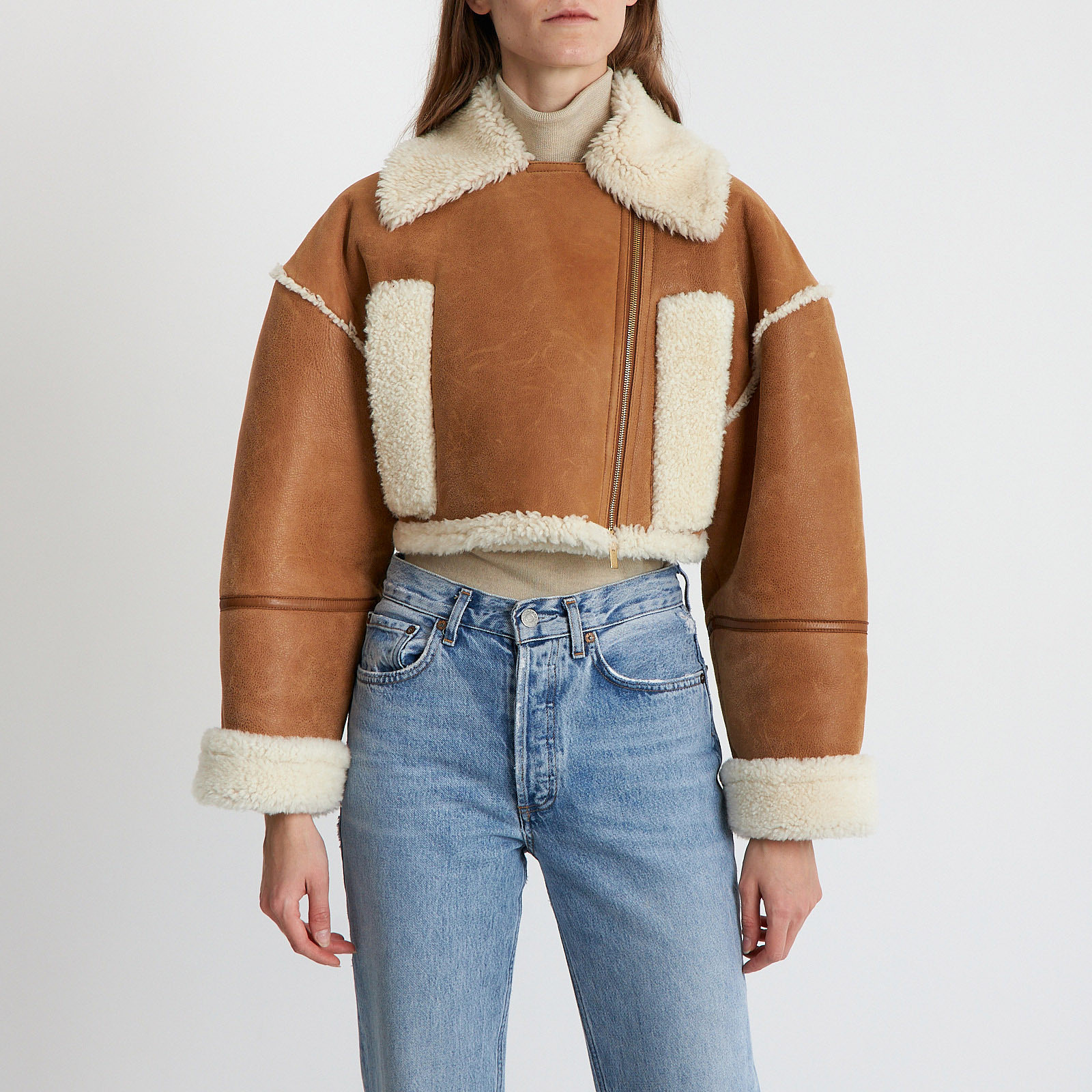 Дубленка коричневого цвета Jacquemus - фото из каталога магазина брендовой одежды Second Friend Store Дубленка Jacquemus - купить оригинал в секонд-хенде SFS - 1